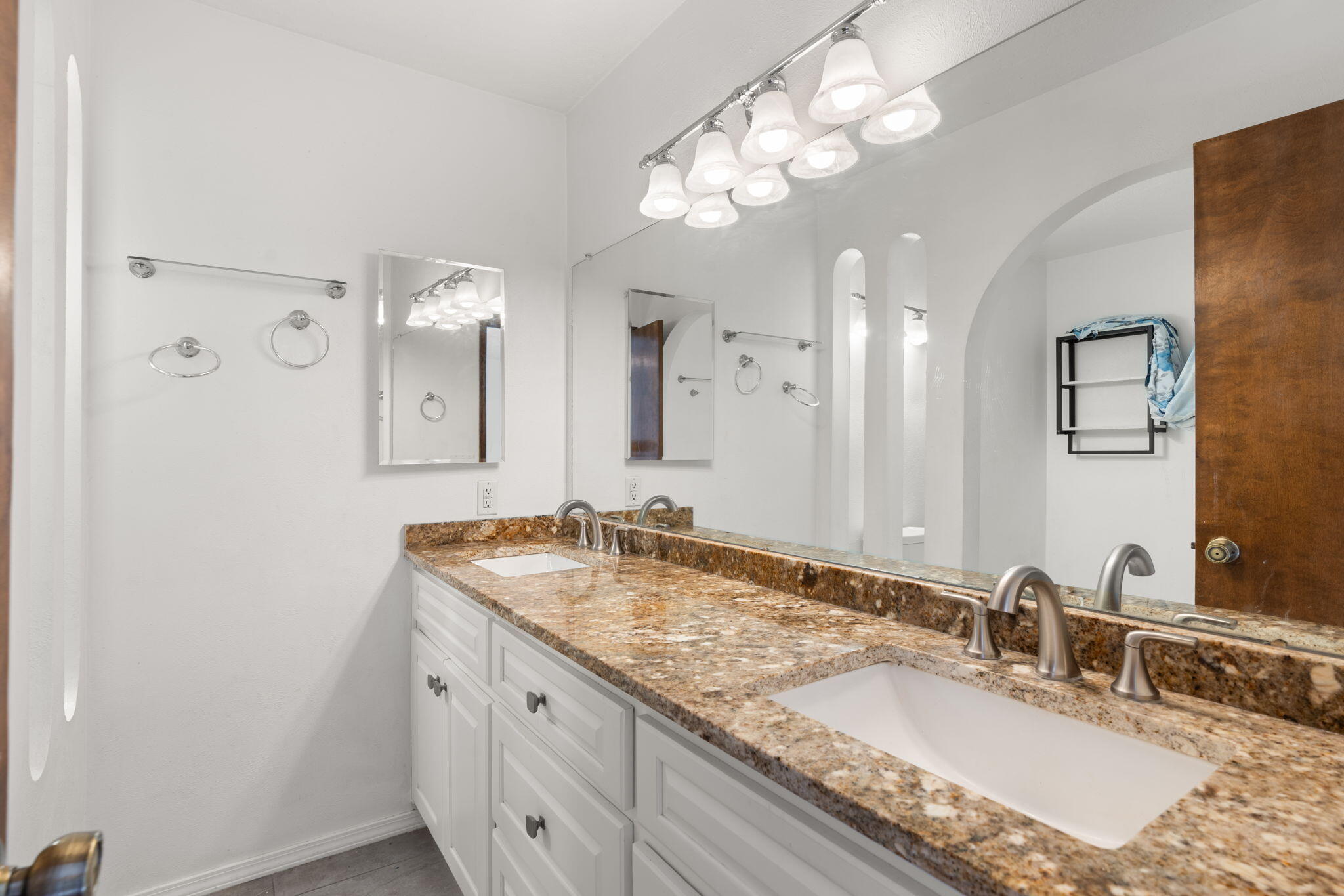 5628 ESTRELLITA DEL NORTE Road NE