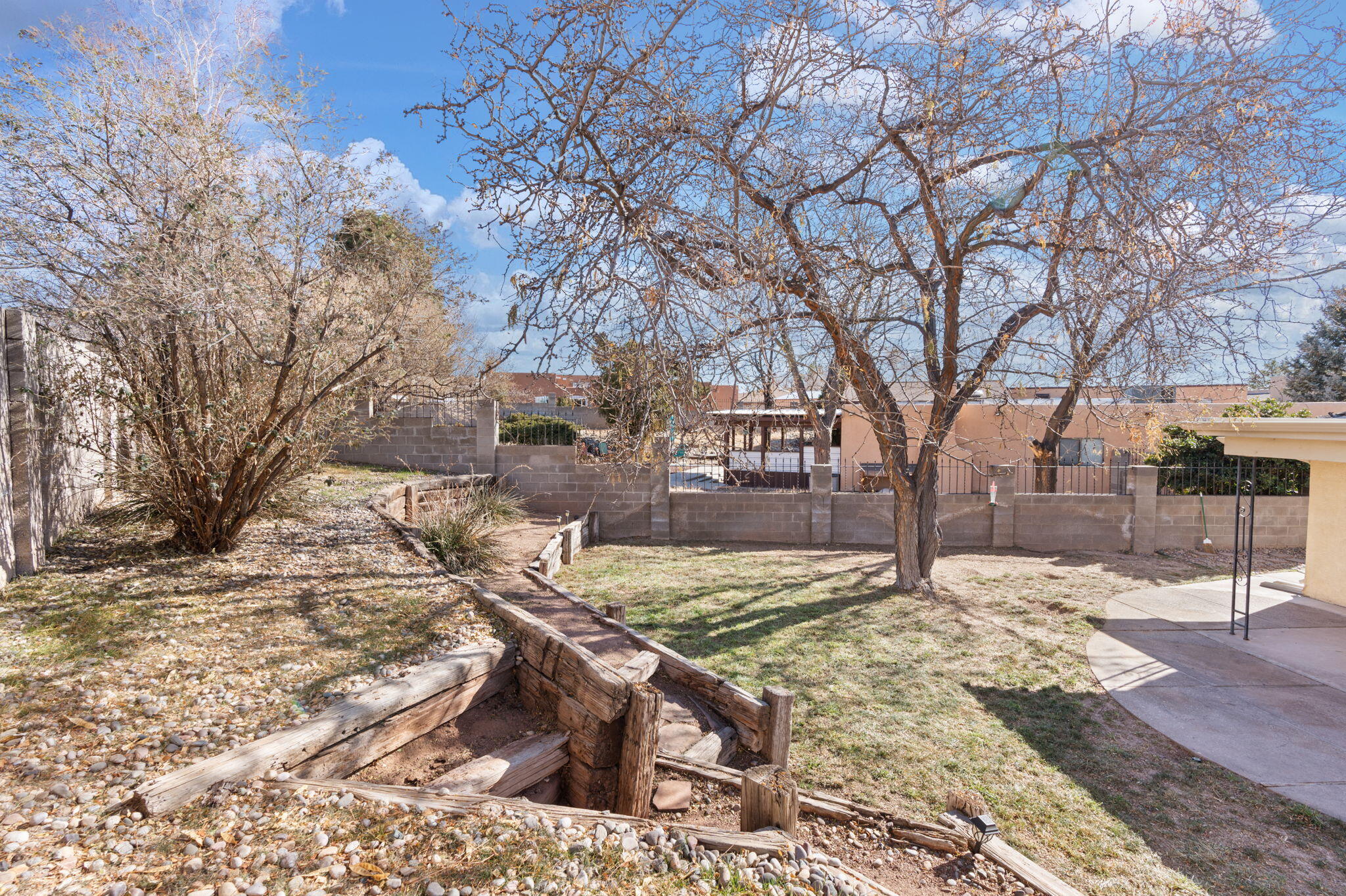 5628 ESTRELLITA DEL NORTE Road NE