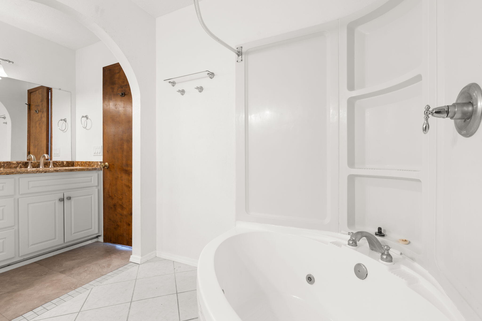 5628 ESTRELLITA DEL NORTE Road NE