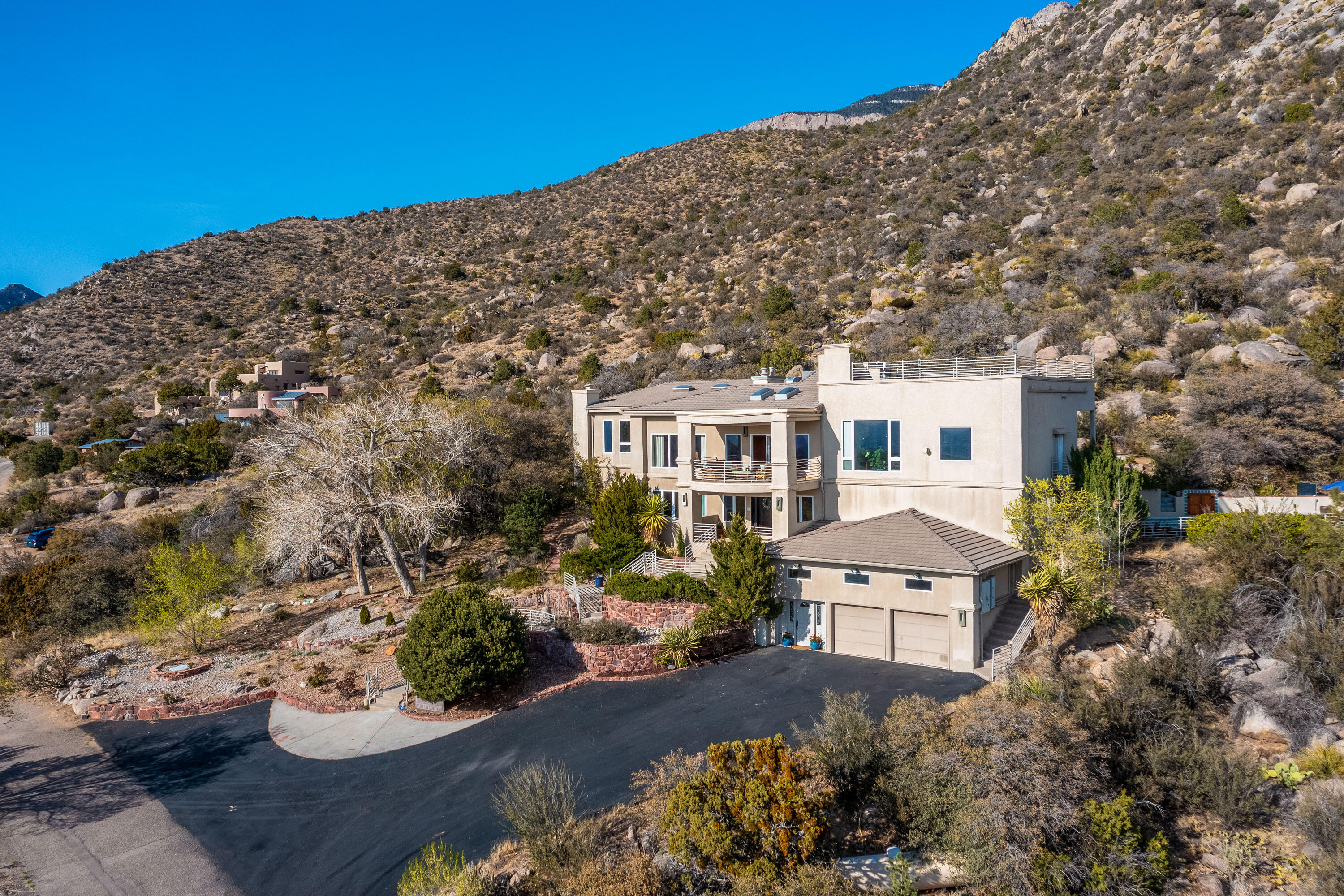 1104 LA LUZ Trail NE