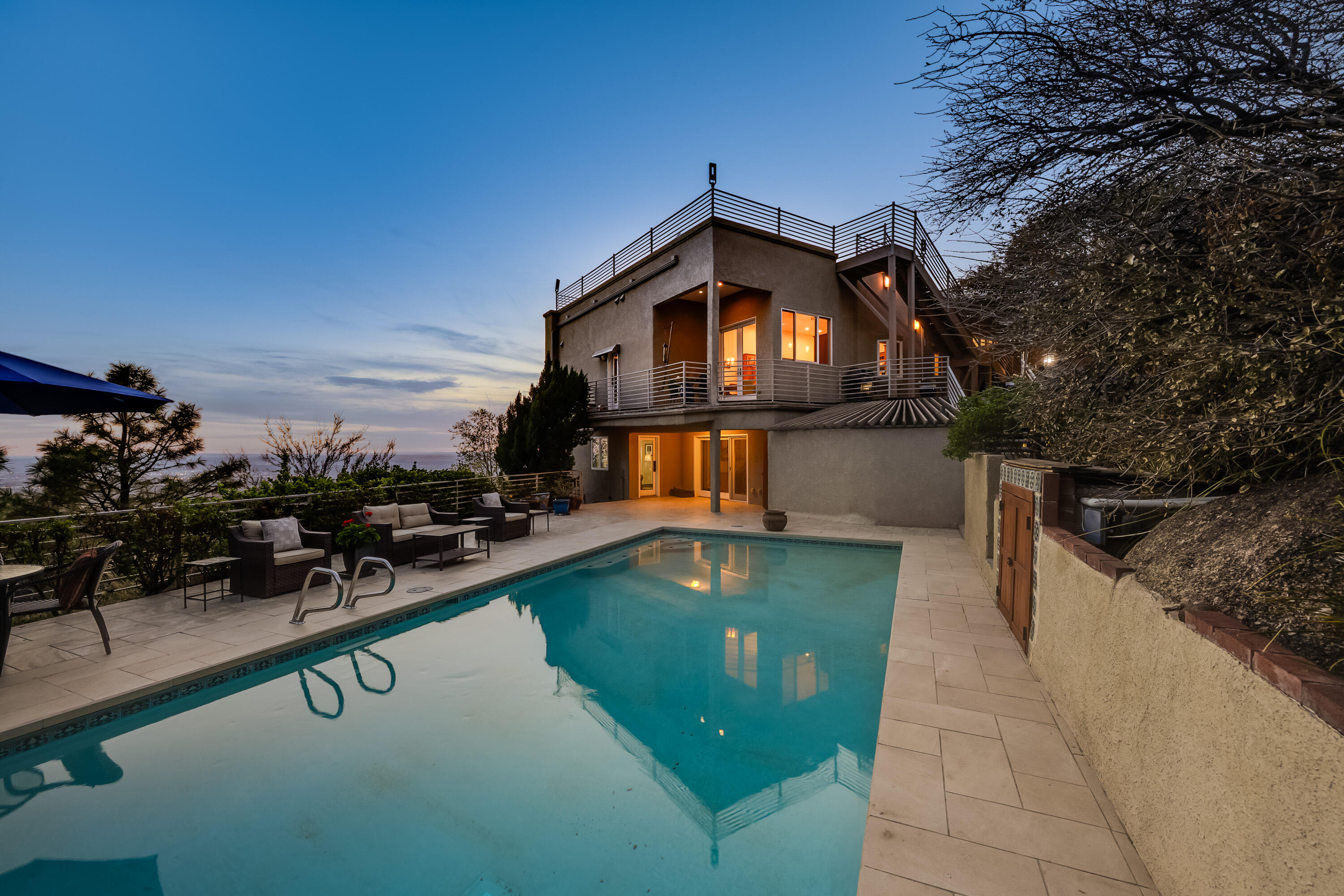 1104 LA LUZ Trail NE