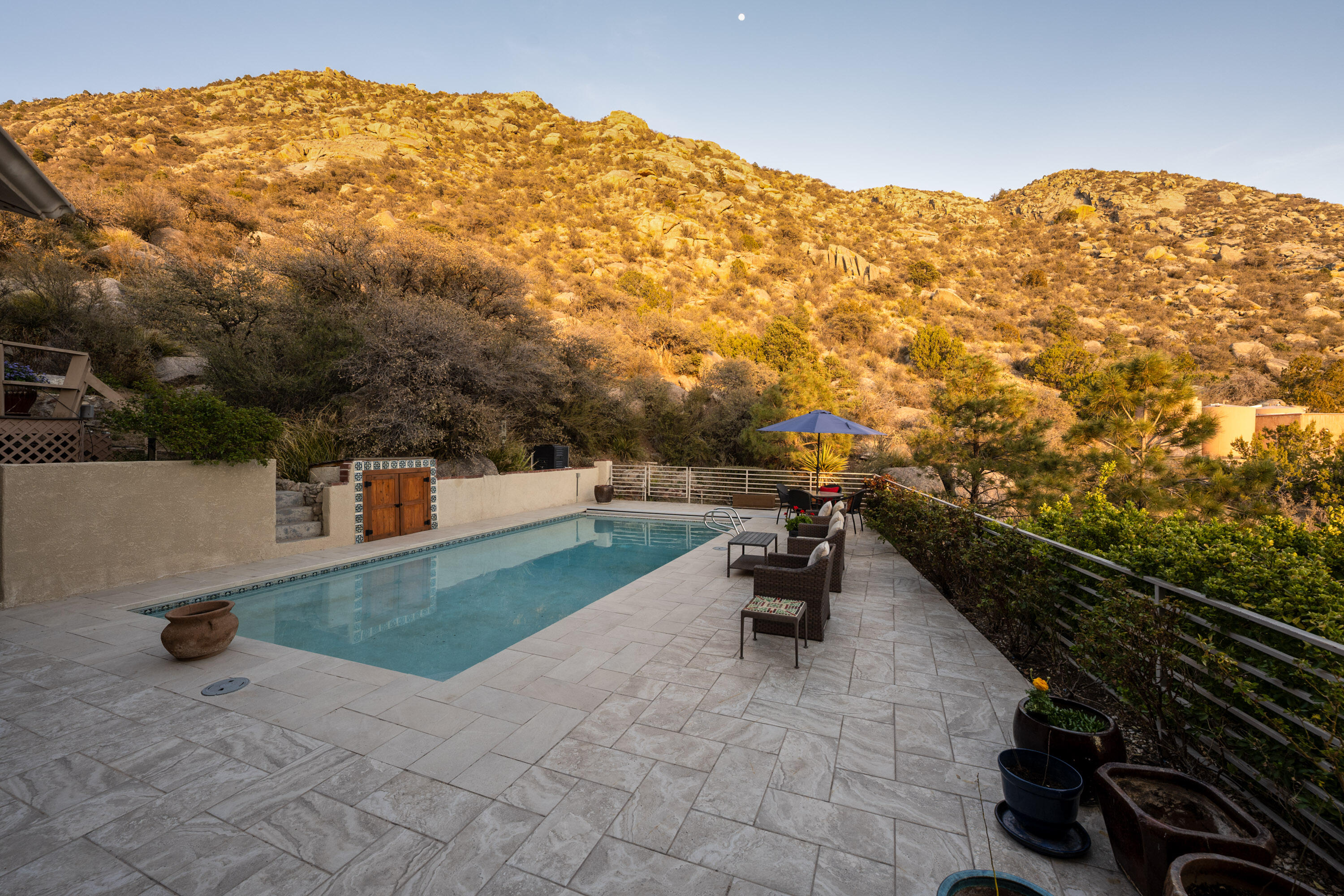 1104 LA LUZ Trail NE
