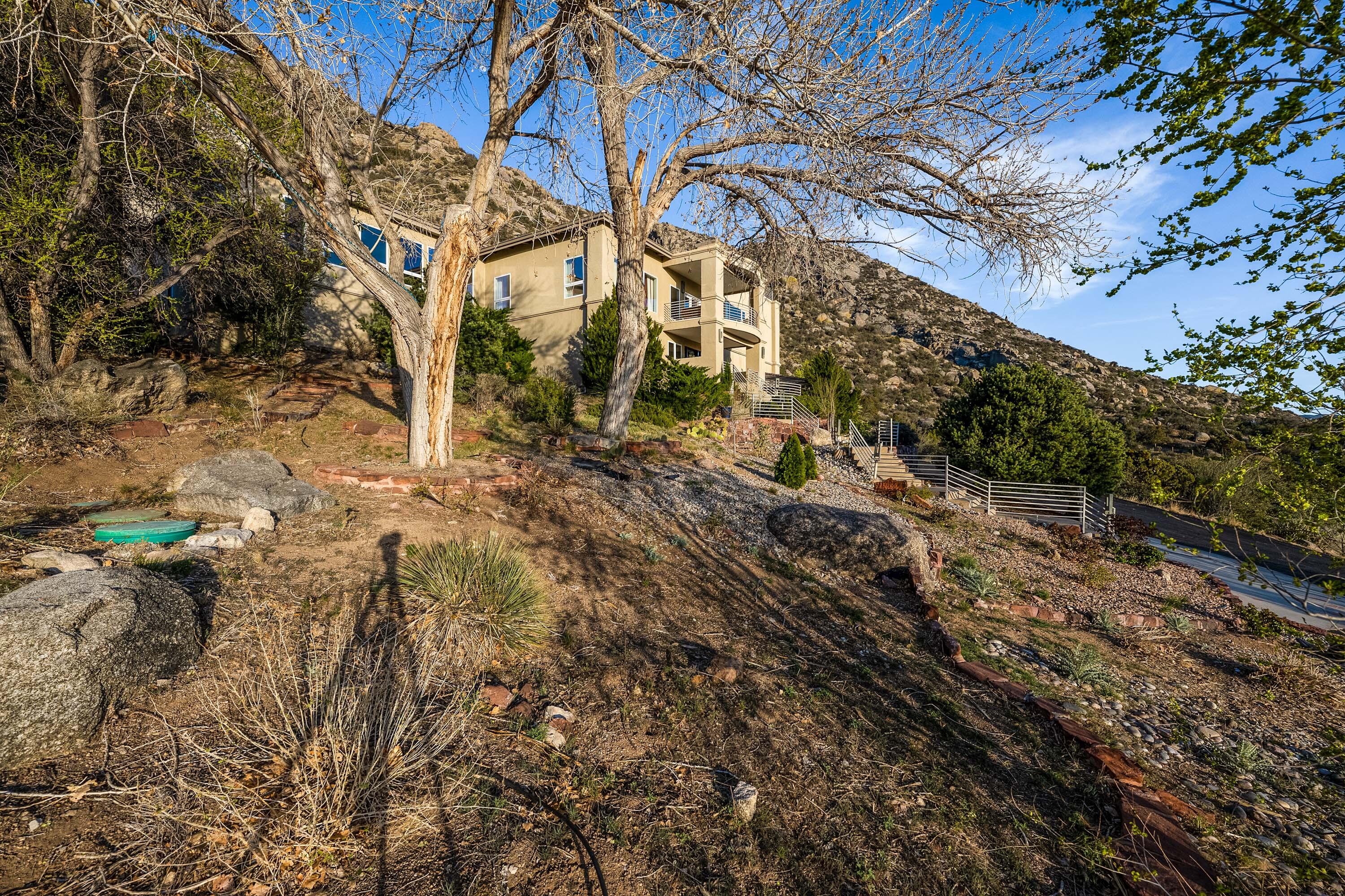 1104 LA LUZ Trail NE