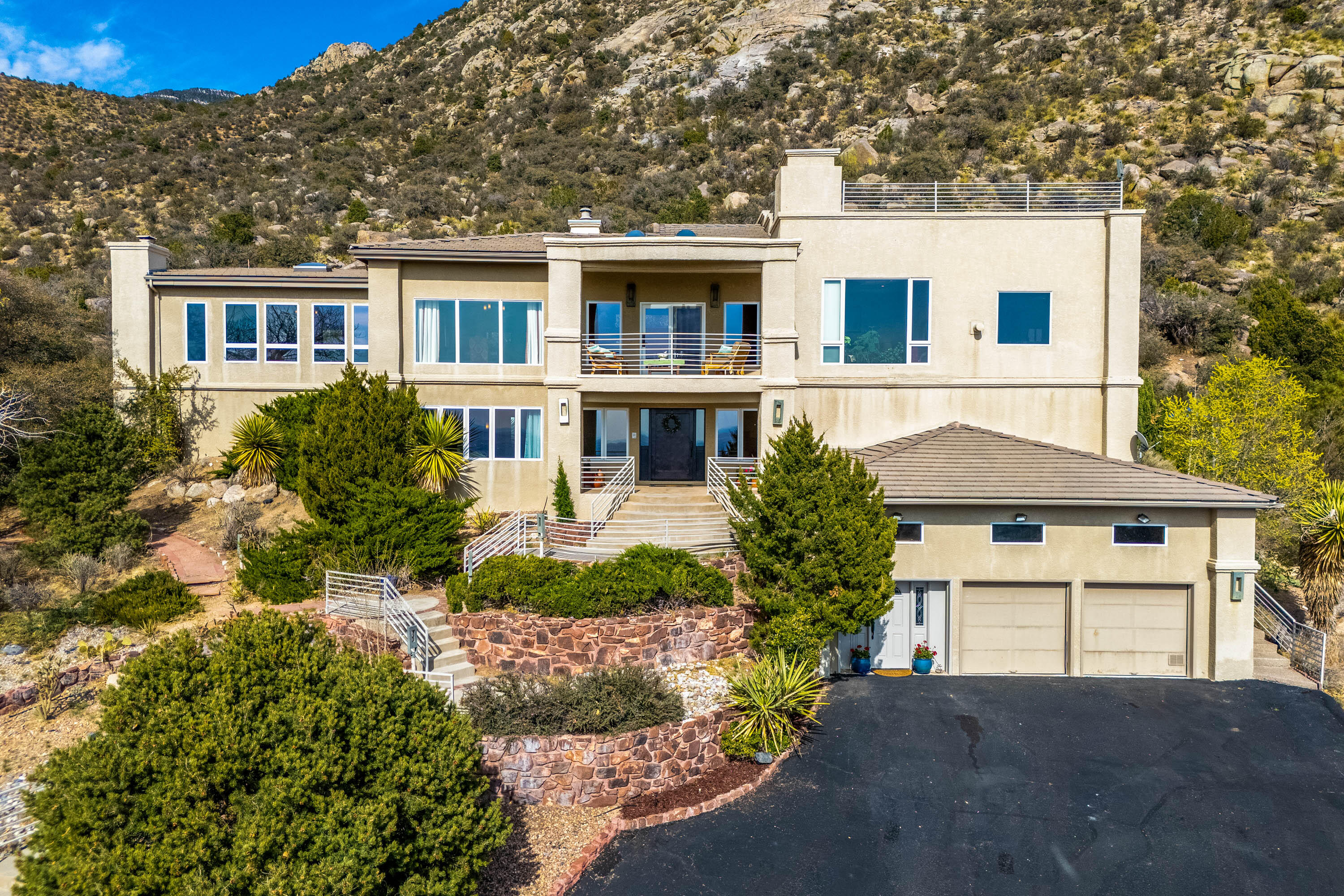 1104 LA LUZ Trail NE
