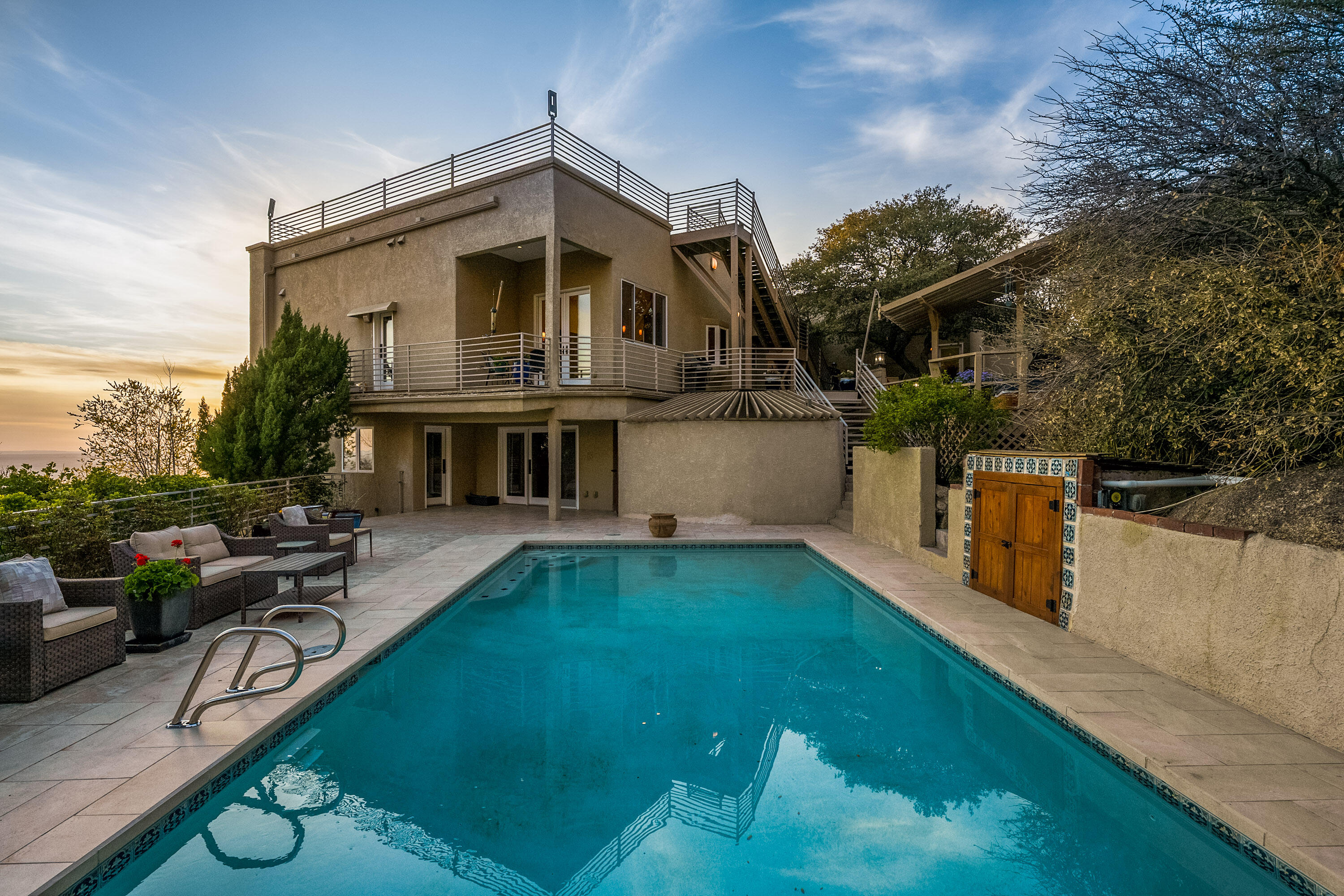 1104 LA LUZ Trail NE