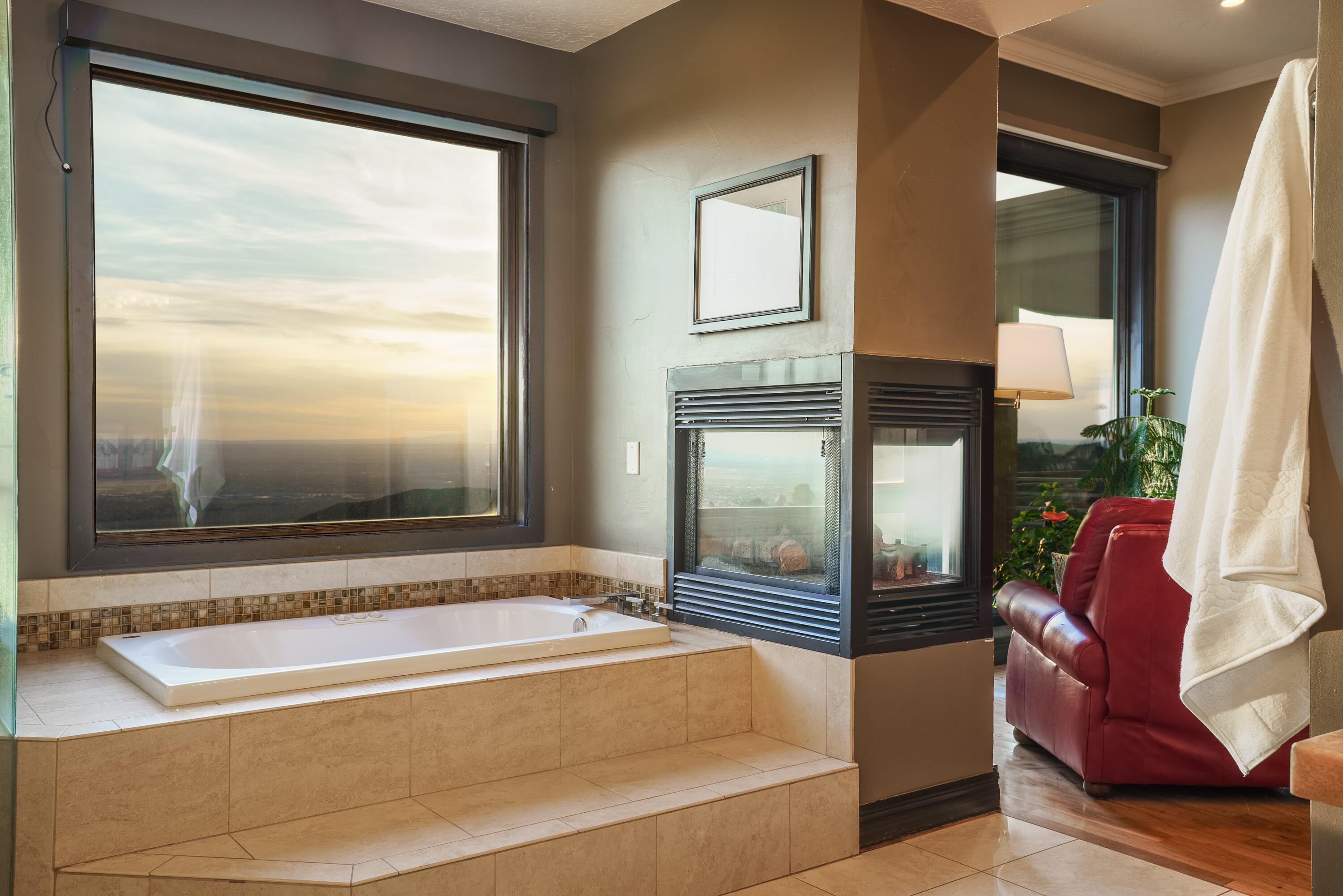 1104 LA LUZ Trail NE