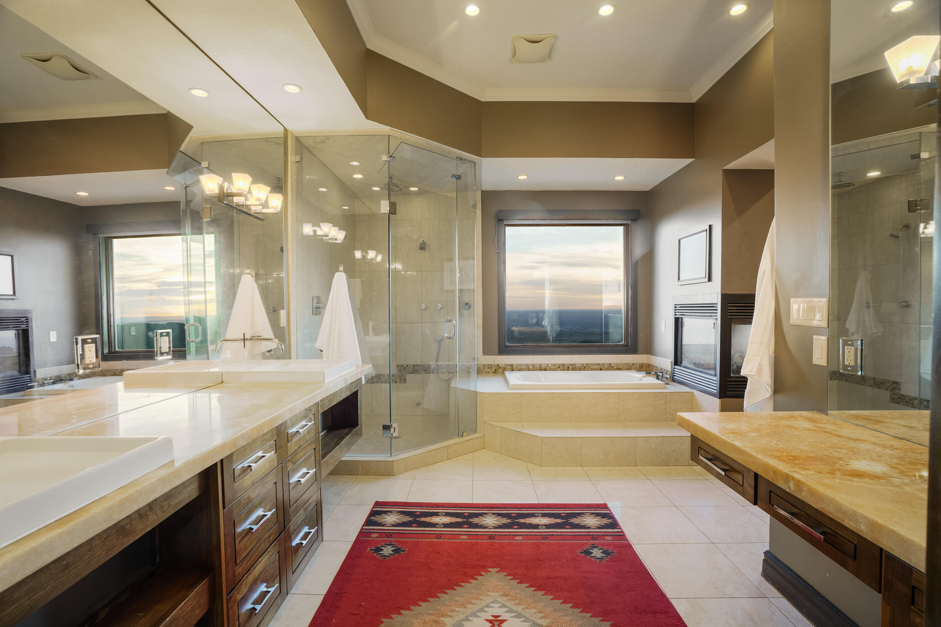 1104 LA LUZ Trail NE
