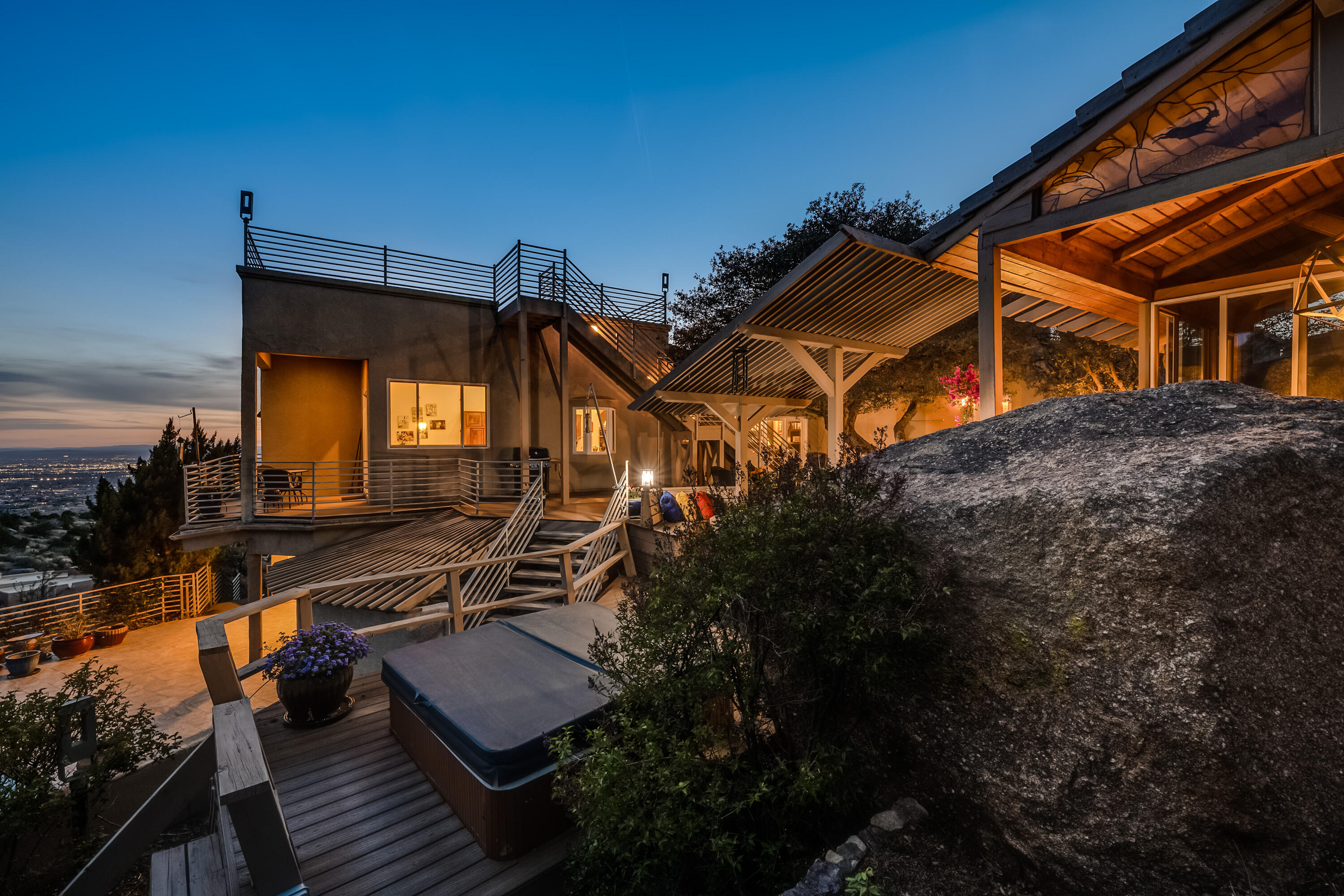 1104 LA LUZ Trail NE
