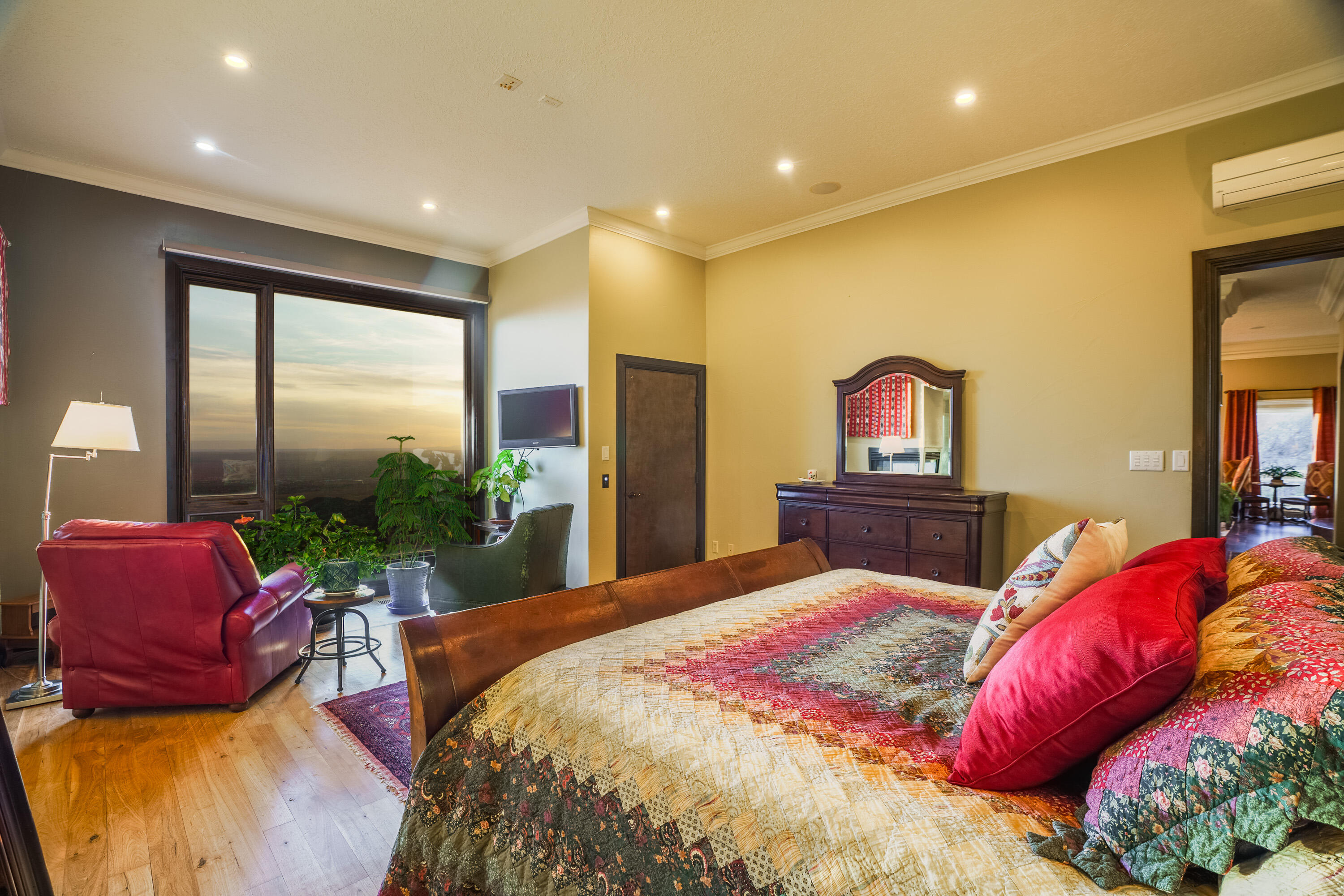 1104 LA LUZ Trail NE