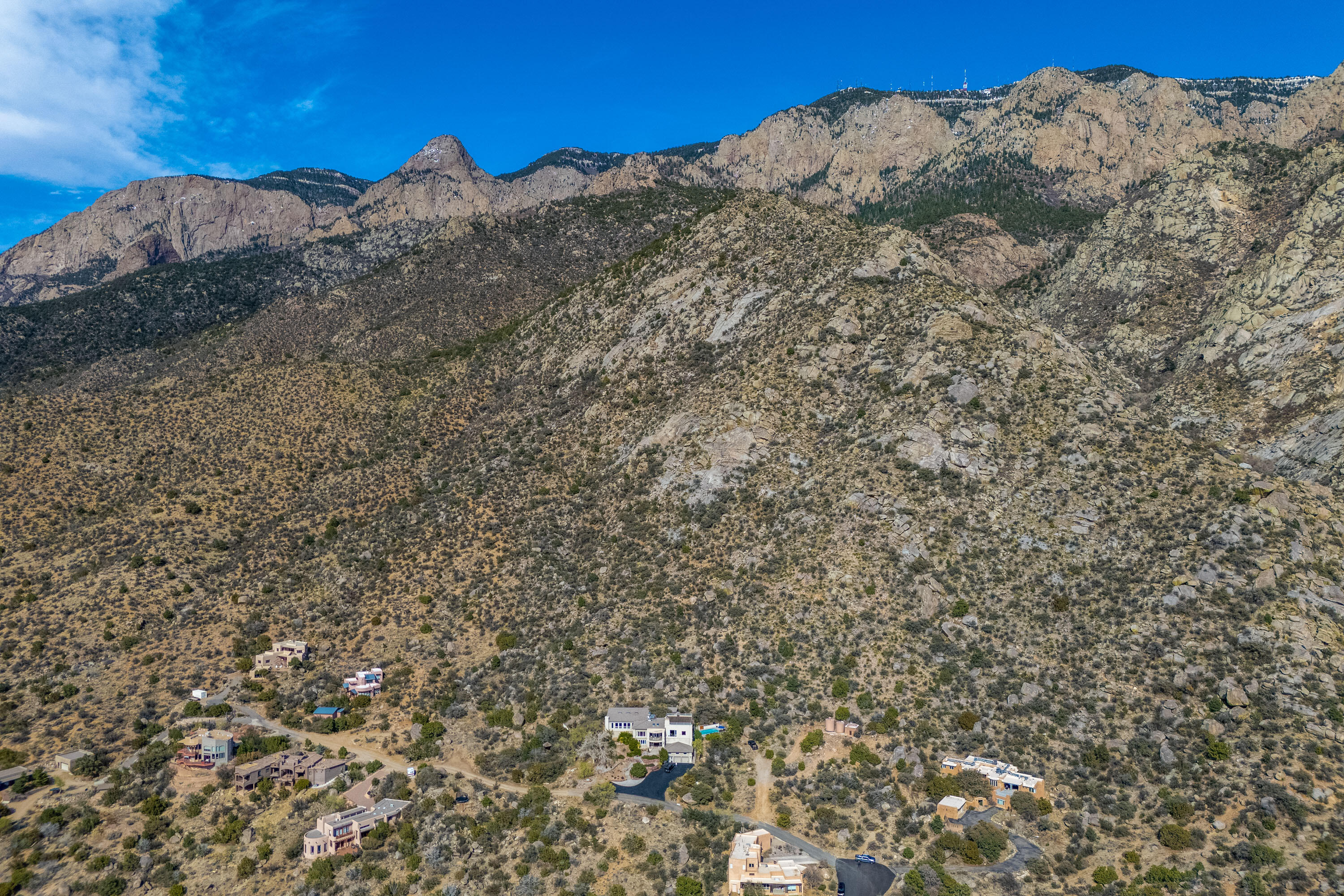 1104 LA LUZ Trail NE