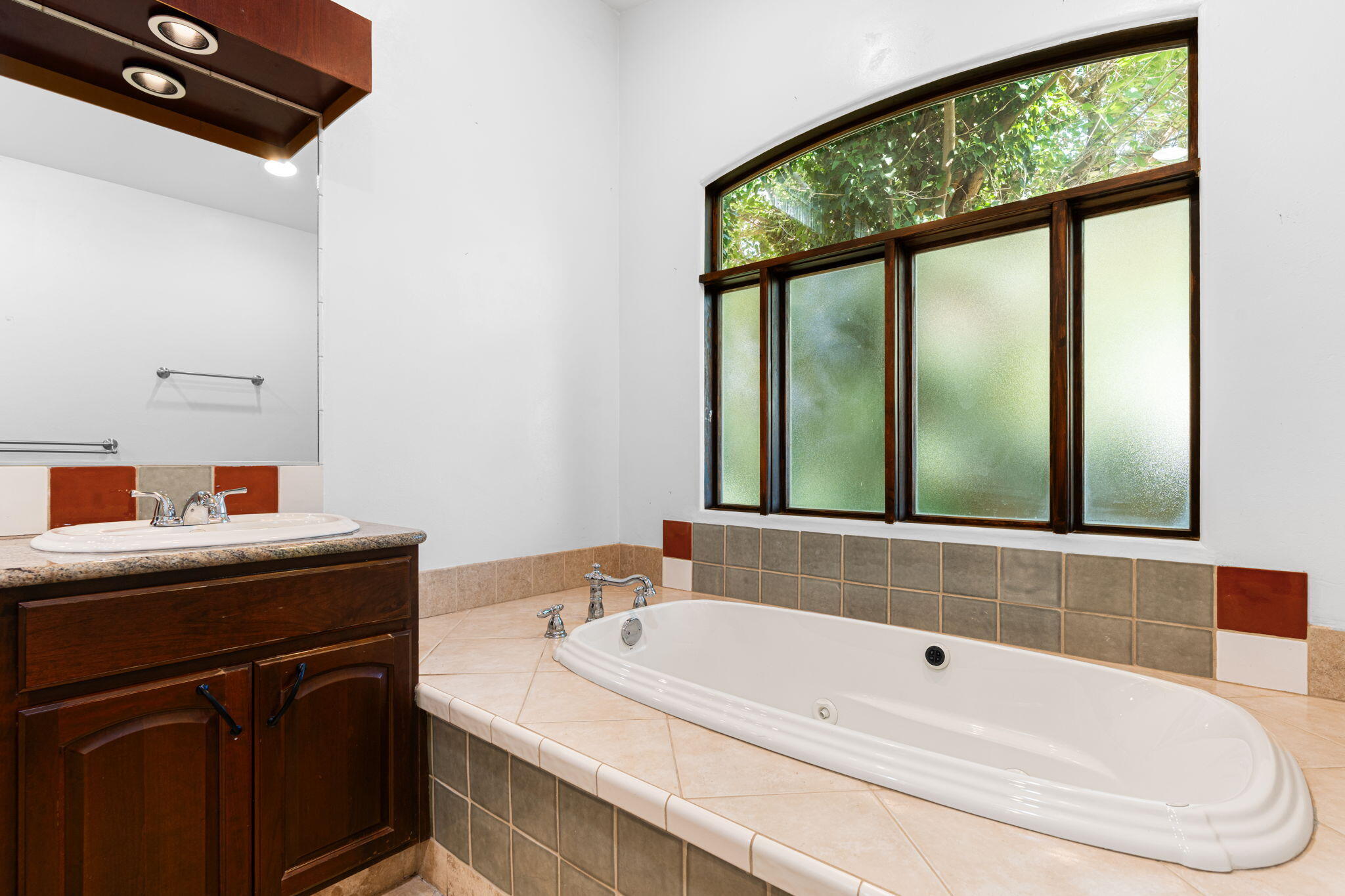 2316 HANNETT Avenue NE