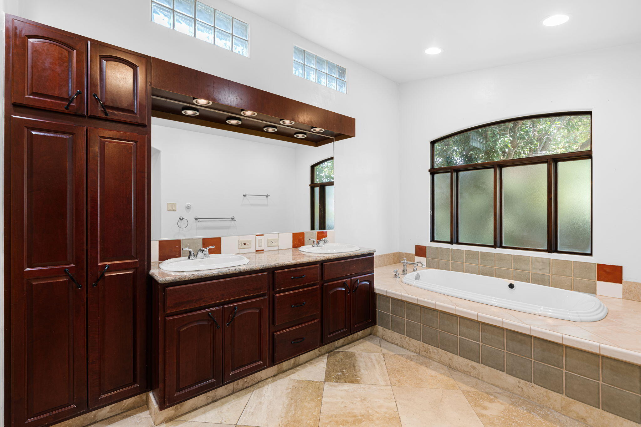 2316 HANNETT Avenue NE