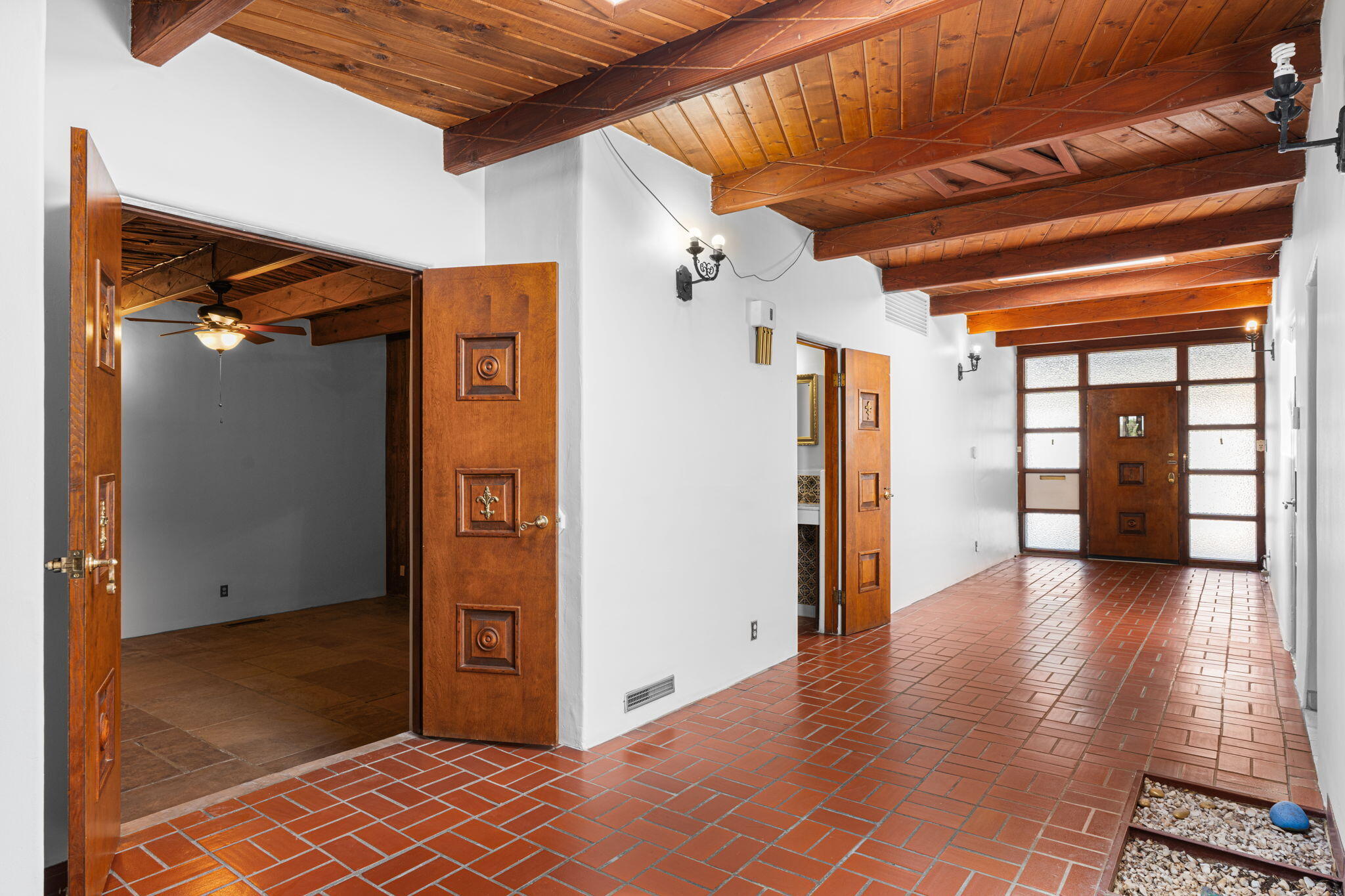 2316 HANNETT Avenue NE