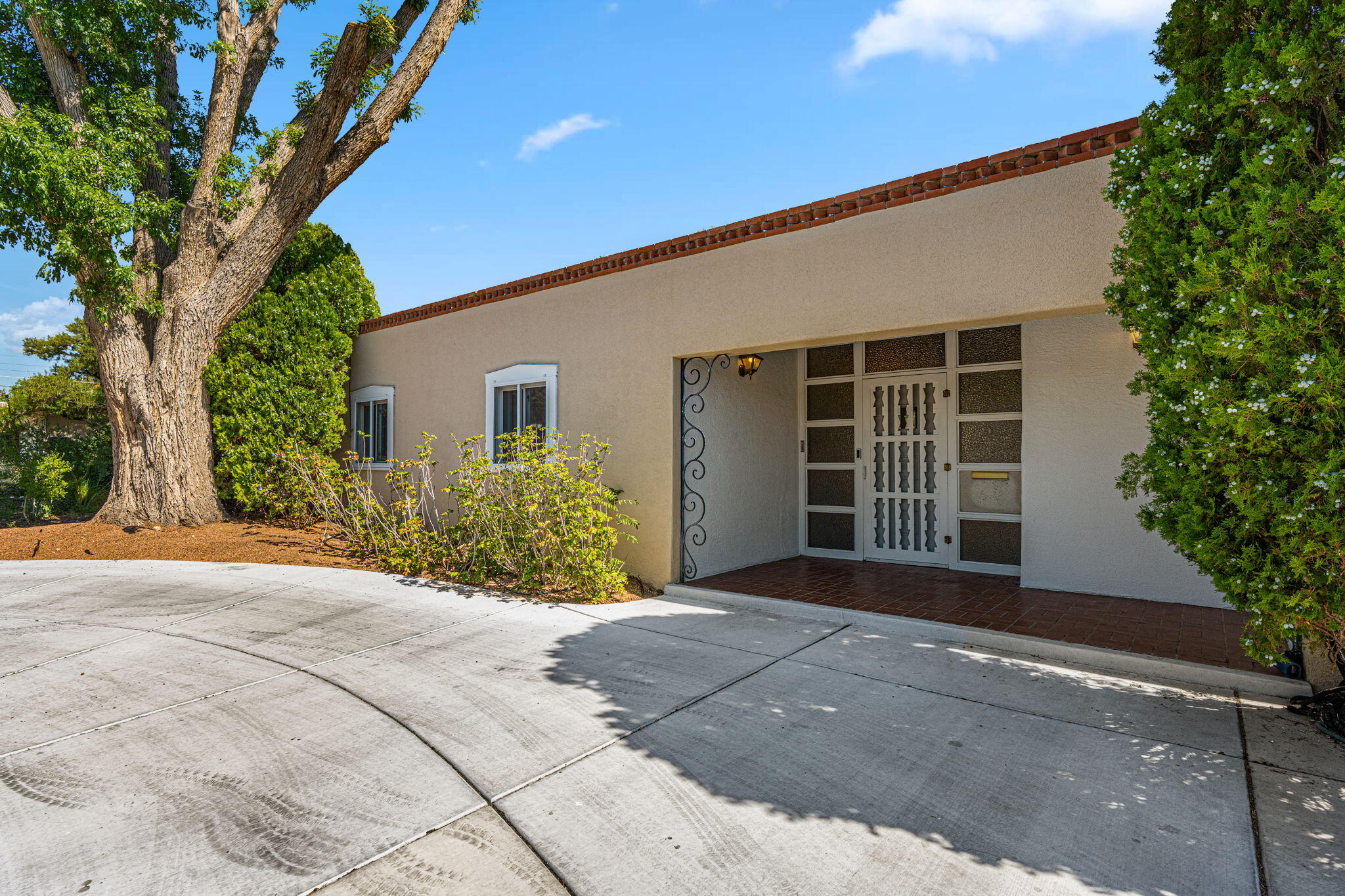 2316 HANNETT Avenue NE