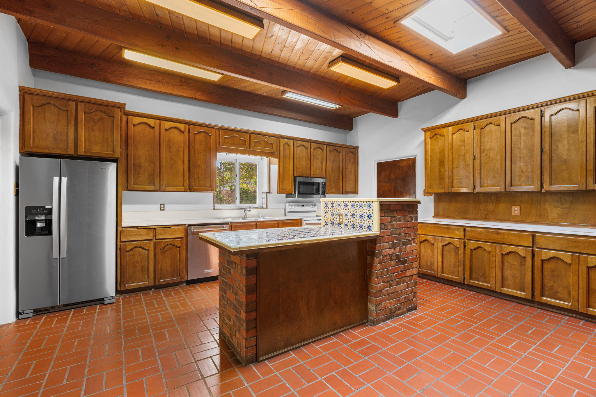 2316 HANNETT Avenue NE