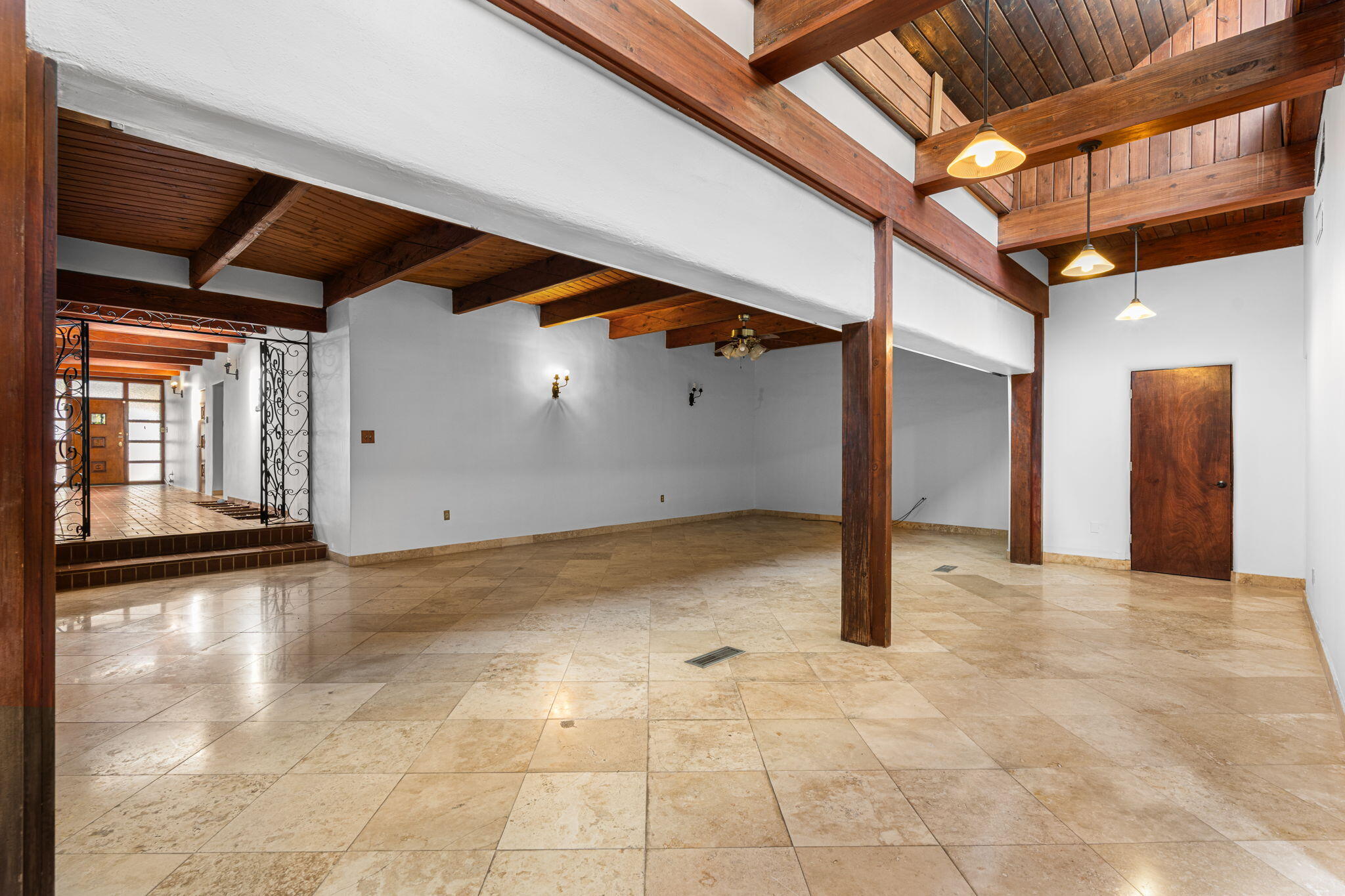 2316 HANNETT Avenue NE