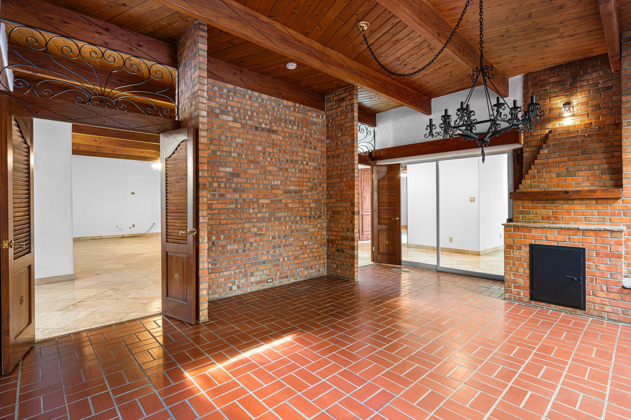 2316 HANNETT Avenue NE