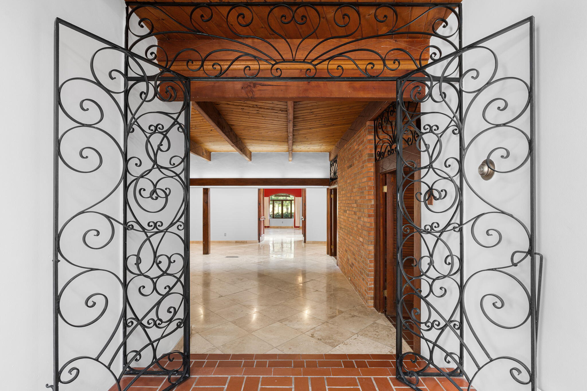 2316 HANNETT Avenue NE