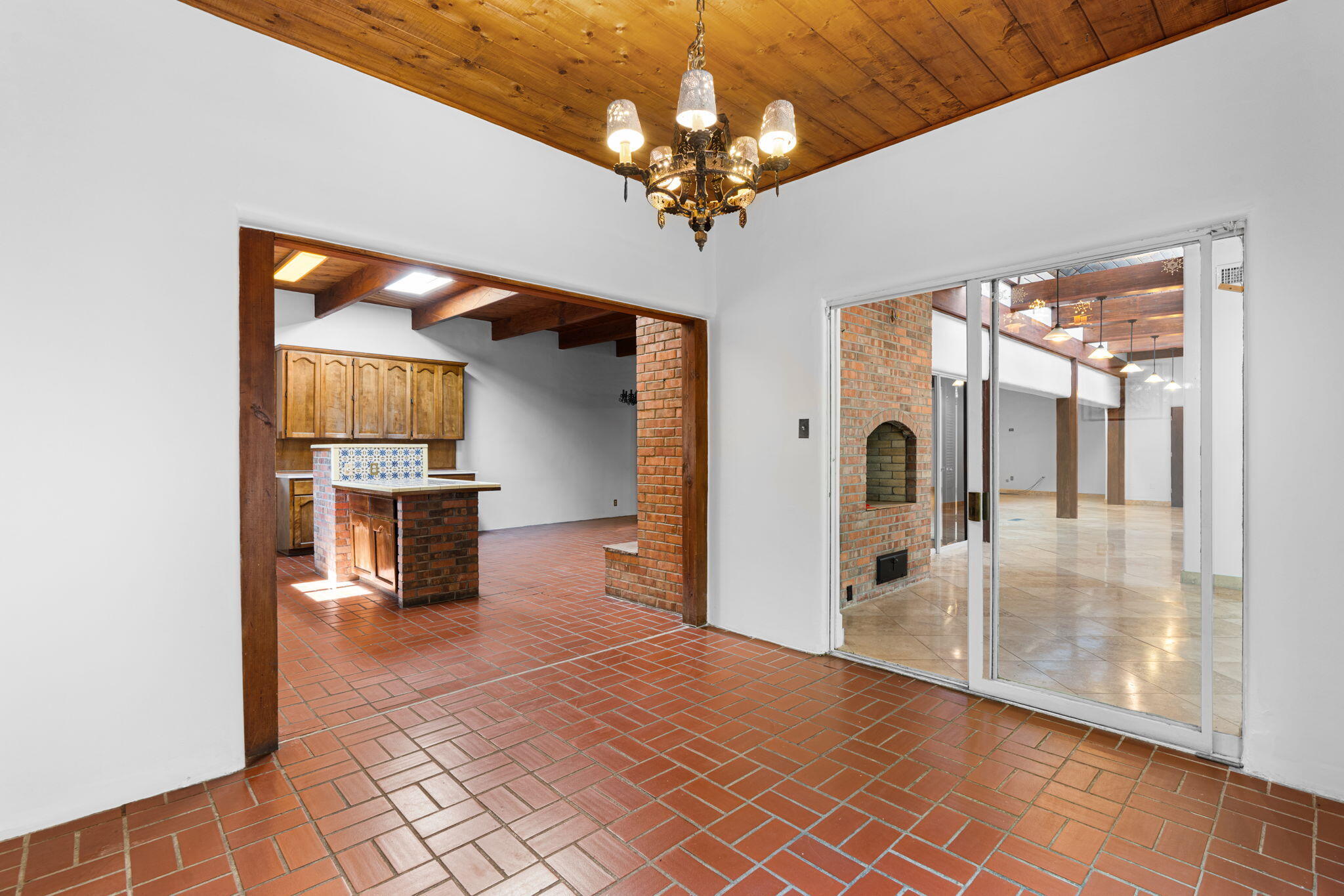 2316 HANNETT Avenue NE