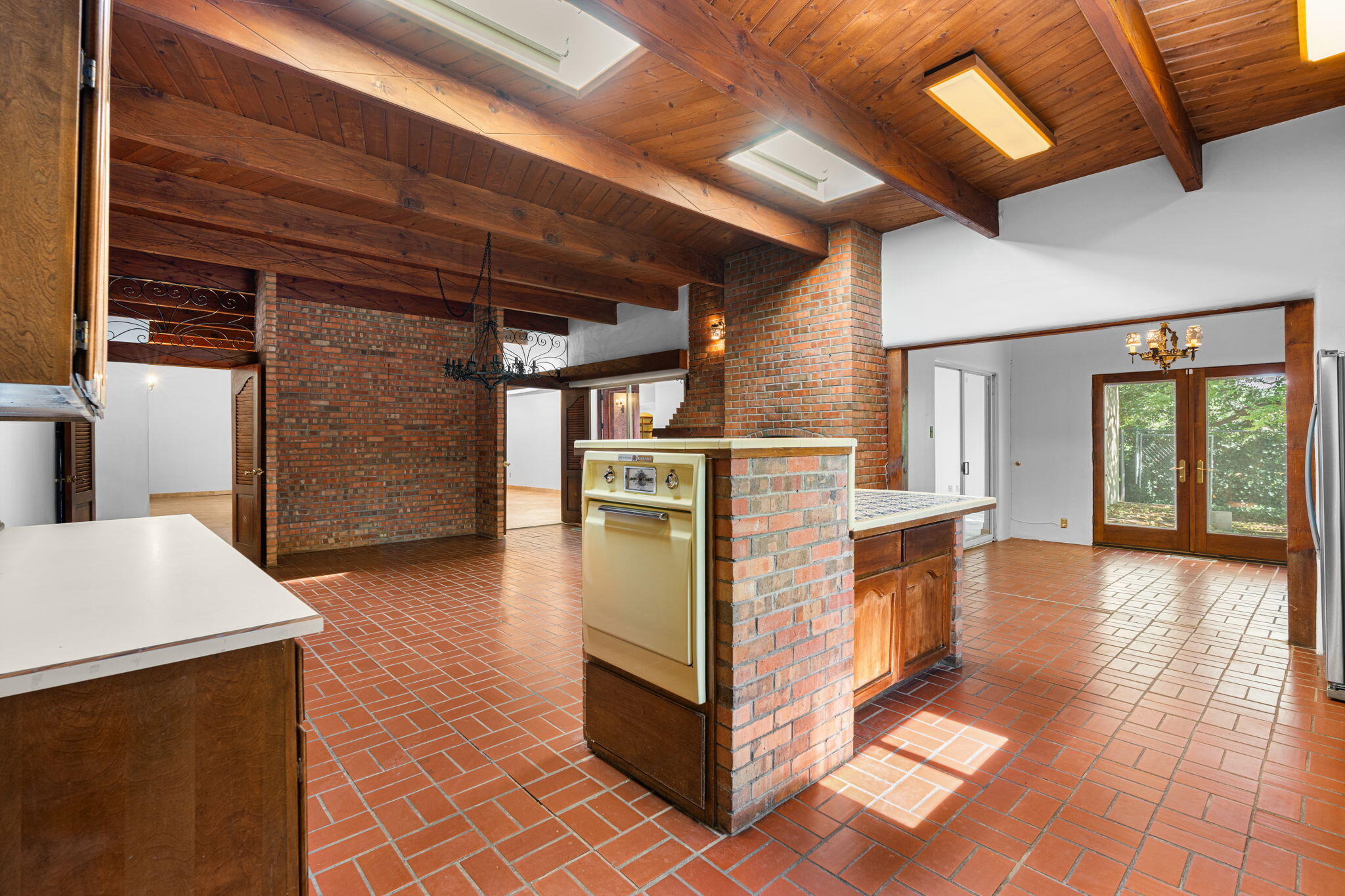 2316 HANNETT Avenue NE