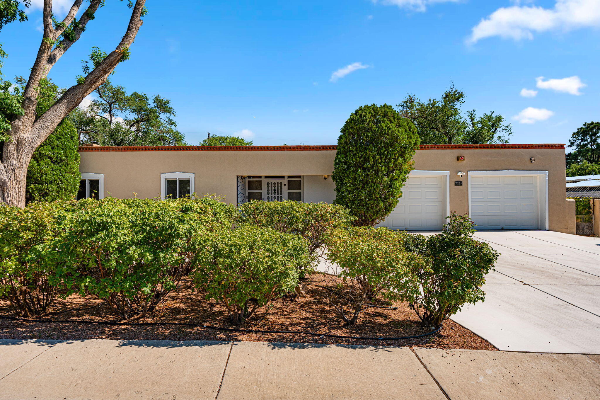 2316 HANNETT Avenue NE