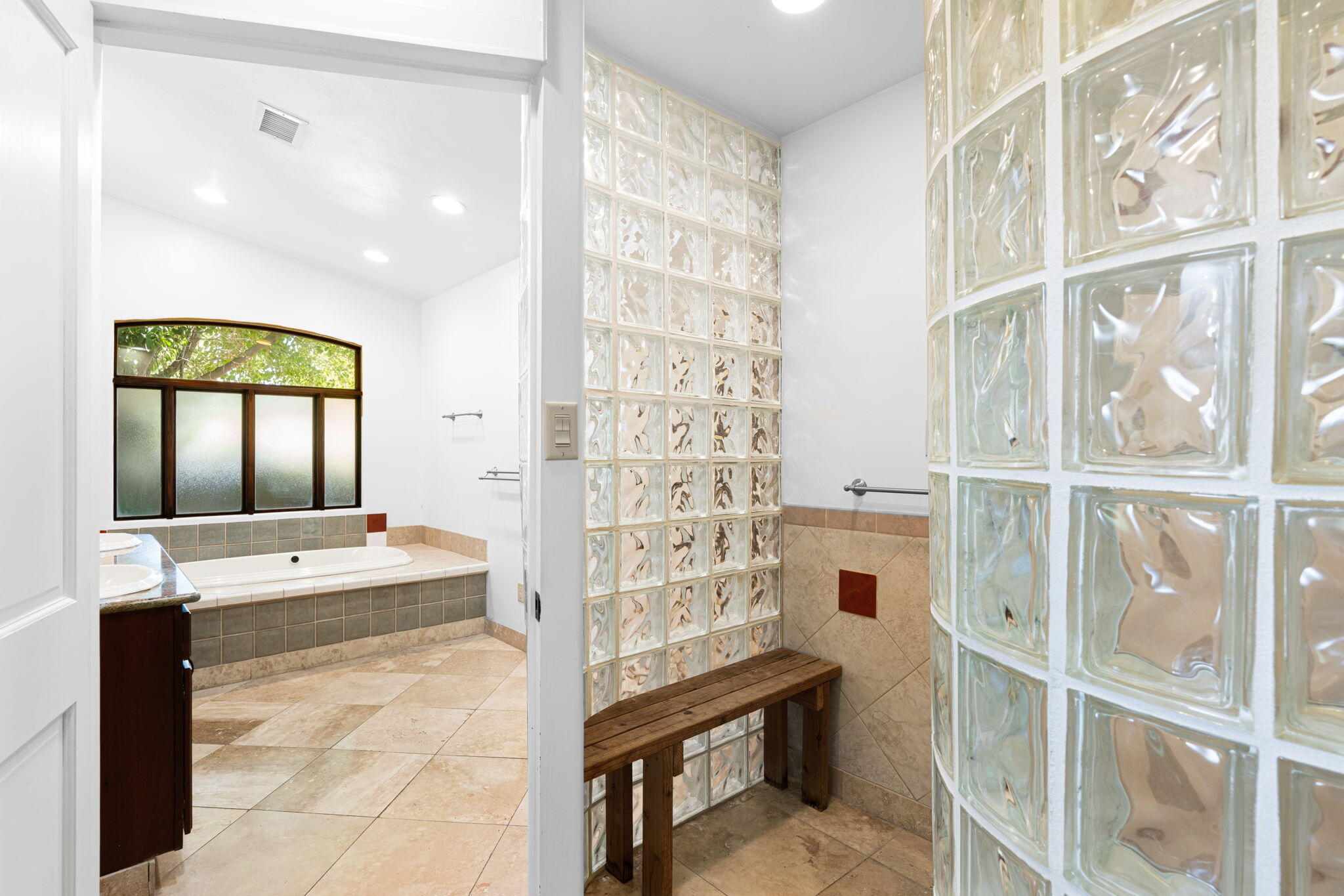 2316 HANNETT Avenue NE