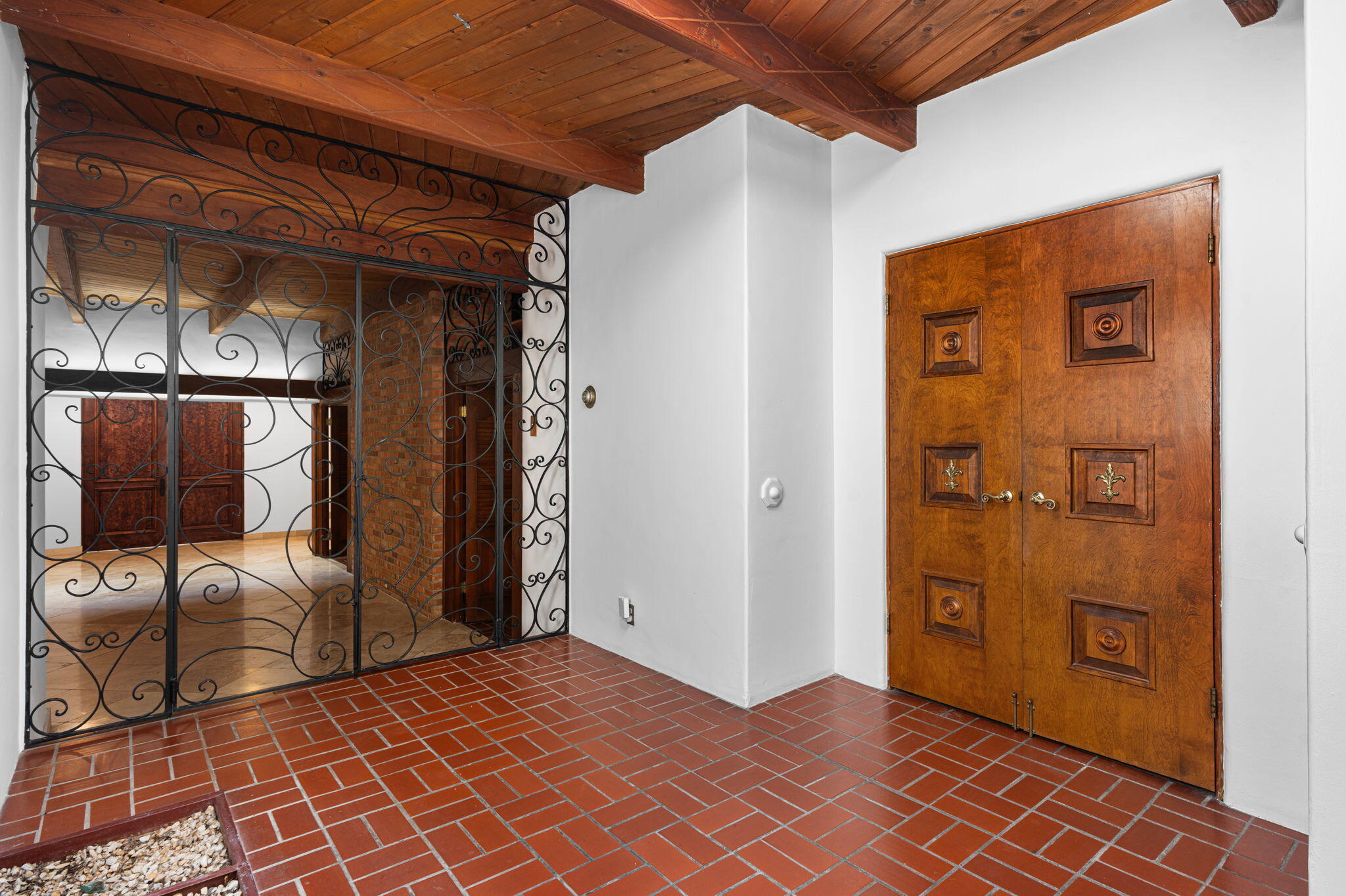 2316 HANNETT Avenue NE