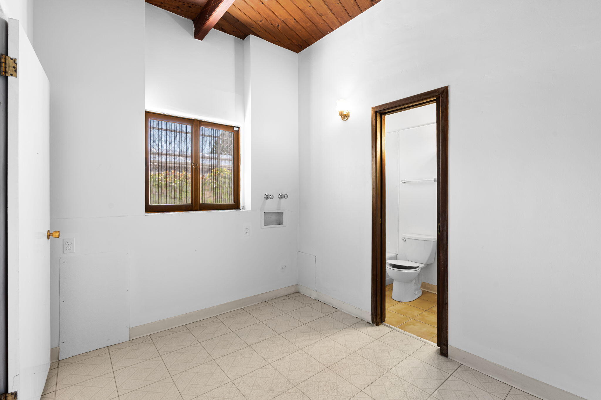 2316 HANNETT Avenue NE