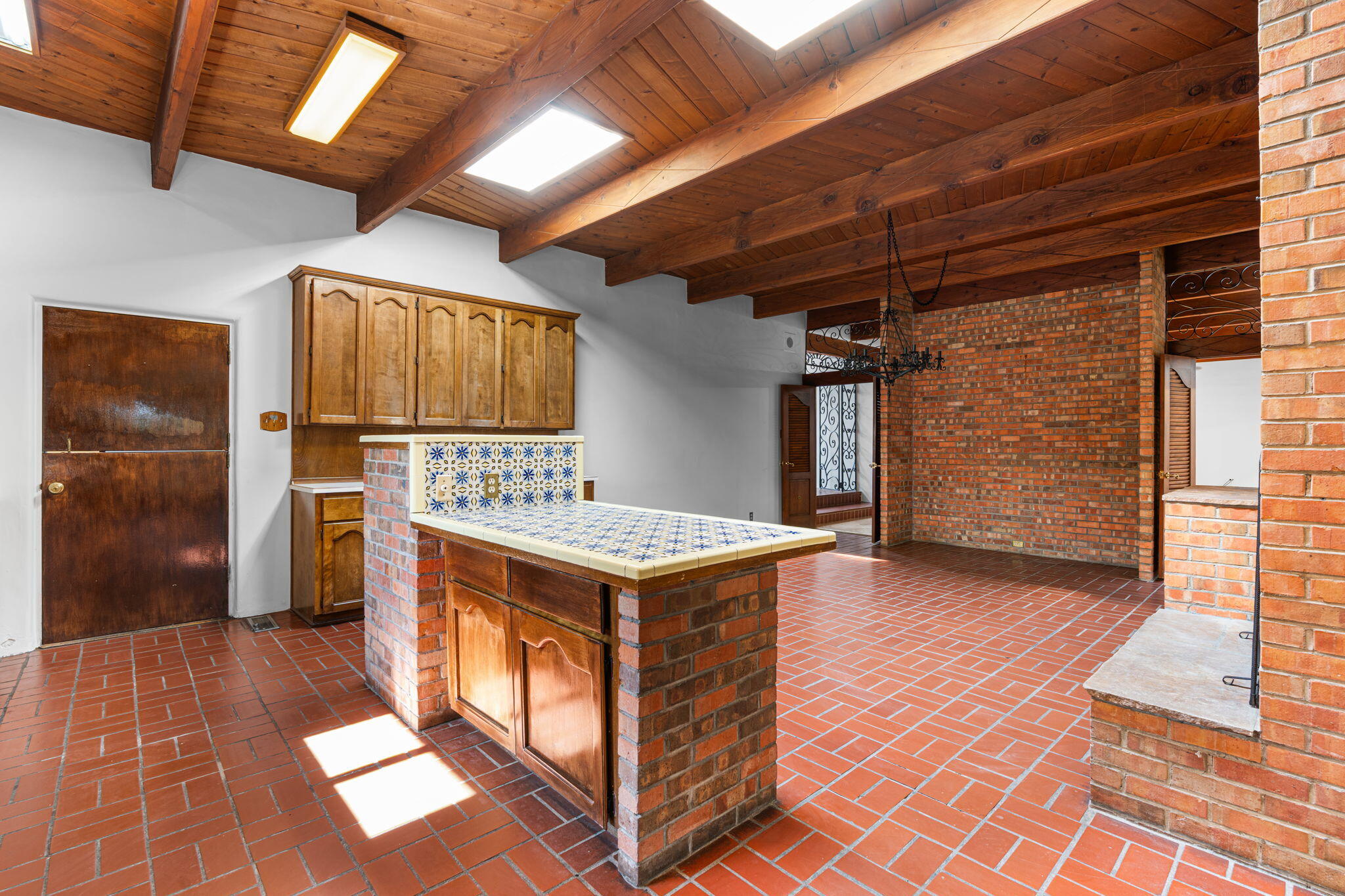 2316 HANNETT Avenue NE