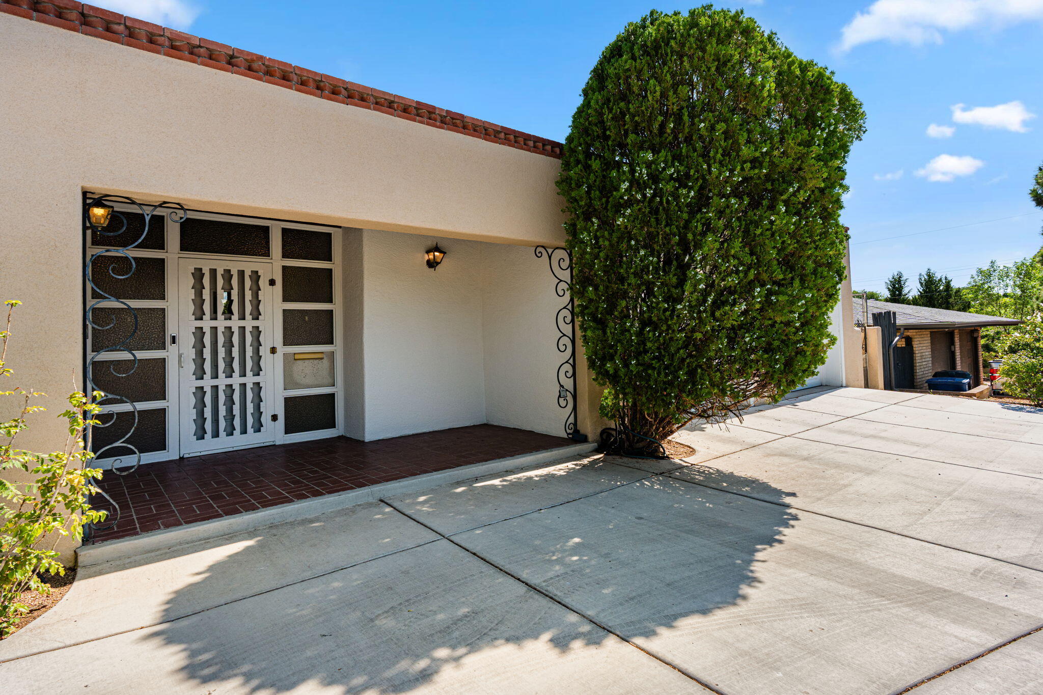 2316 HANNETT Avenue NE