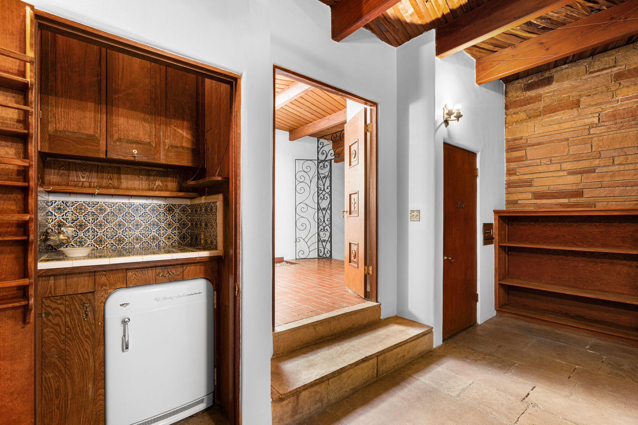 2316 HANNETT Avenue NE