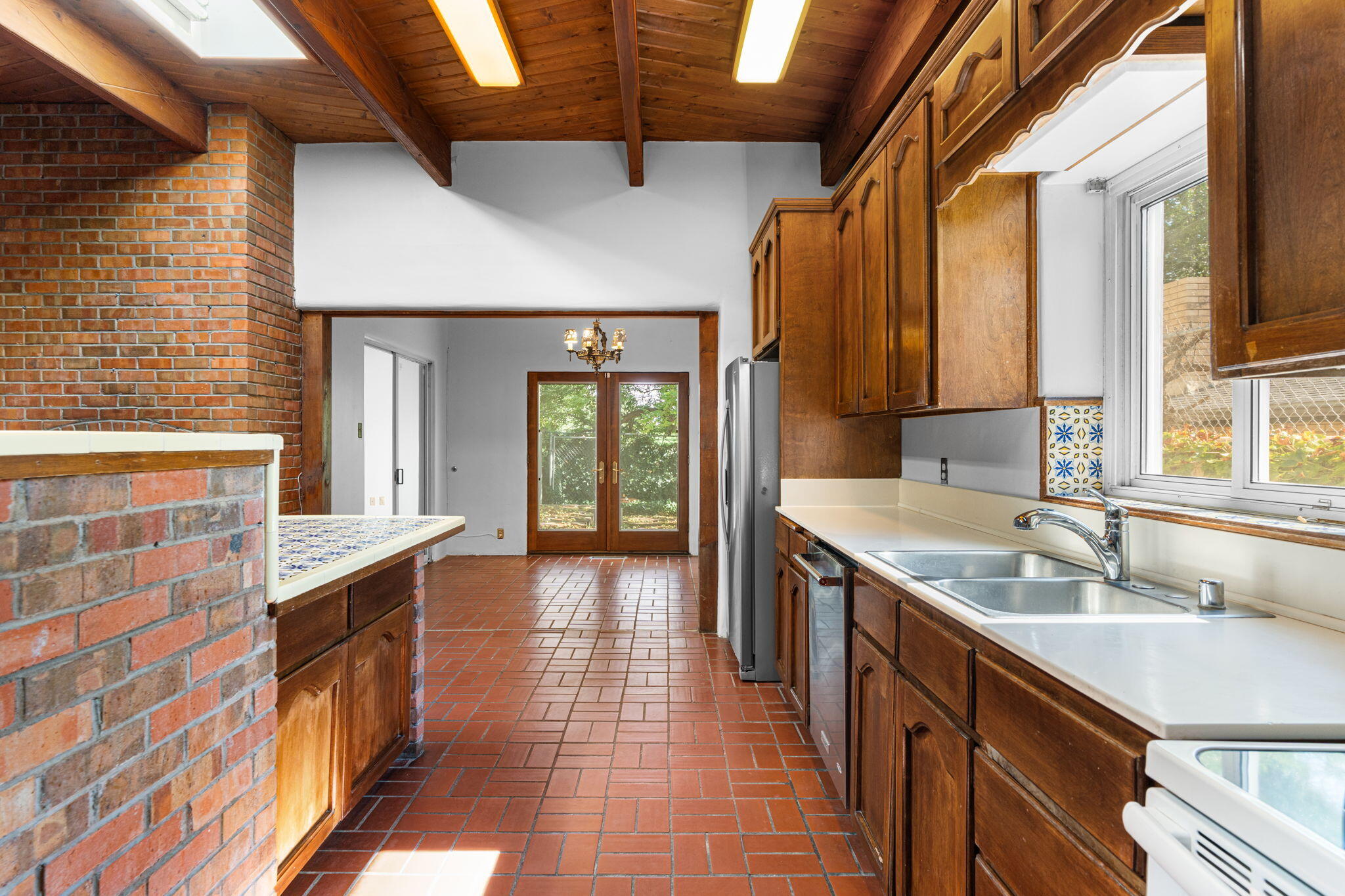 2316 HANNETT Avenue NE