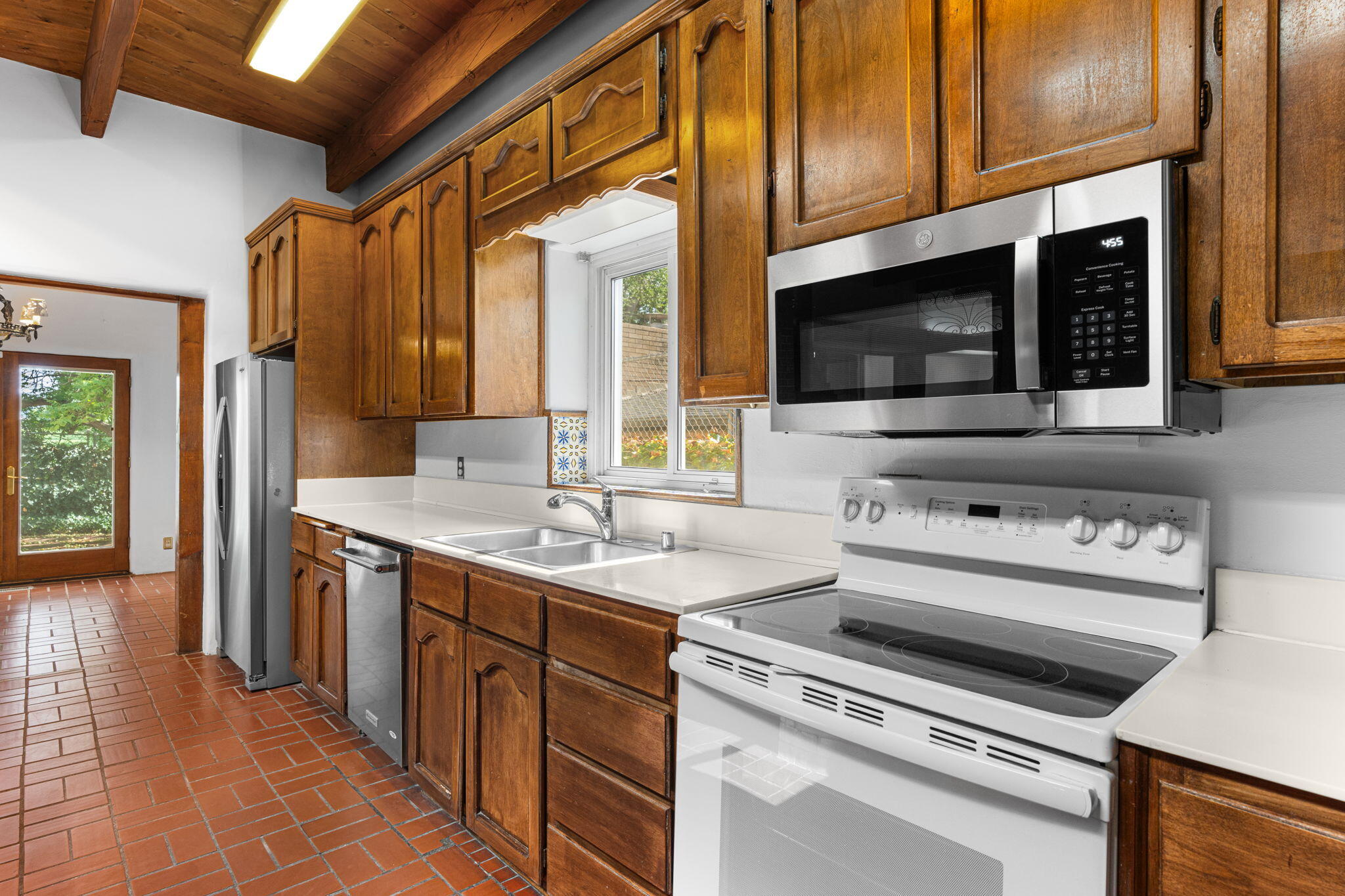 2316 HANNETT Avenue NE