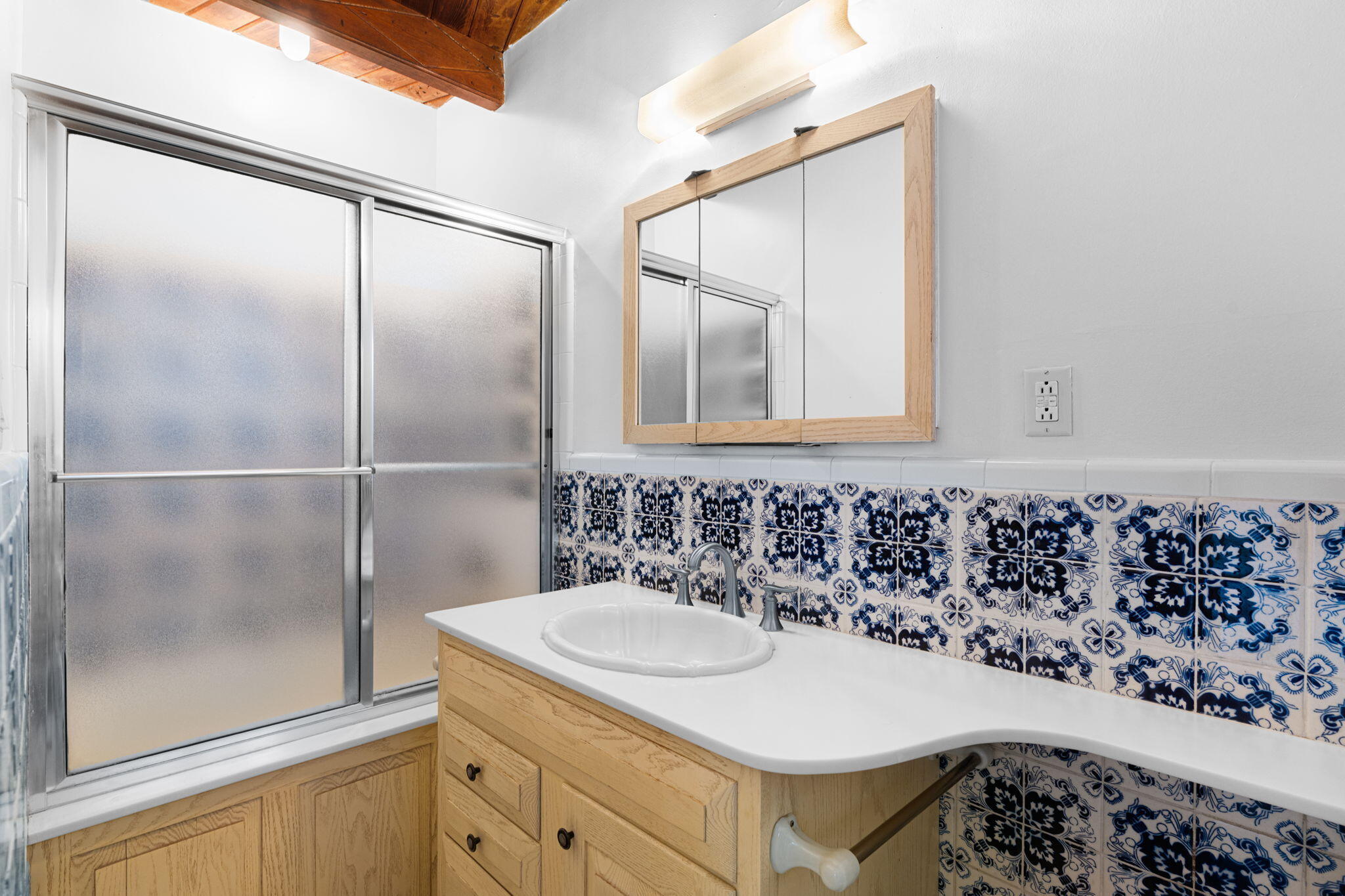 2316 HANNETT Avenue NE