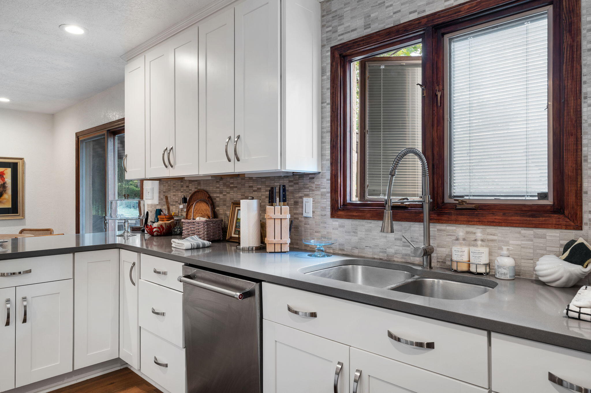 9517 SEABROOK Drive NE