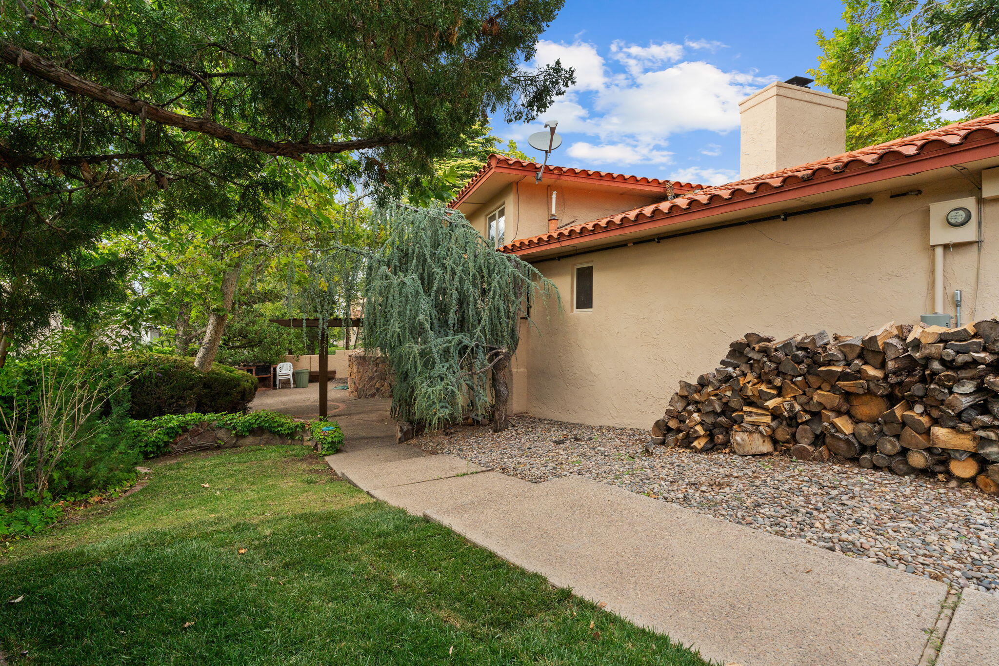 9517 SEABROOK Drive NE