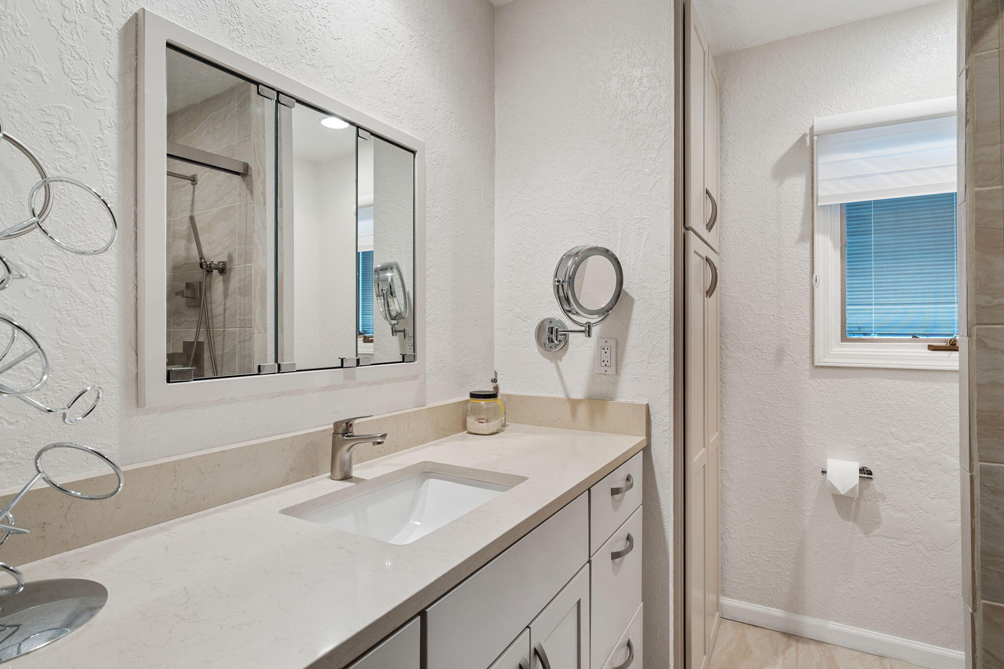 9517 SEABROOK Drive NE