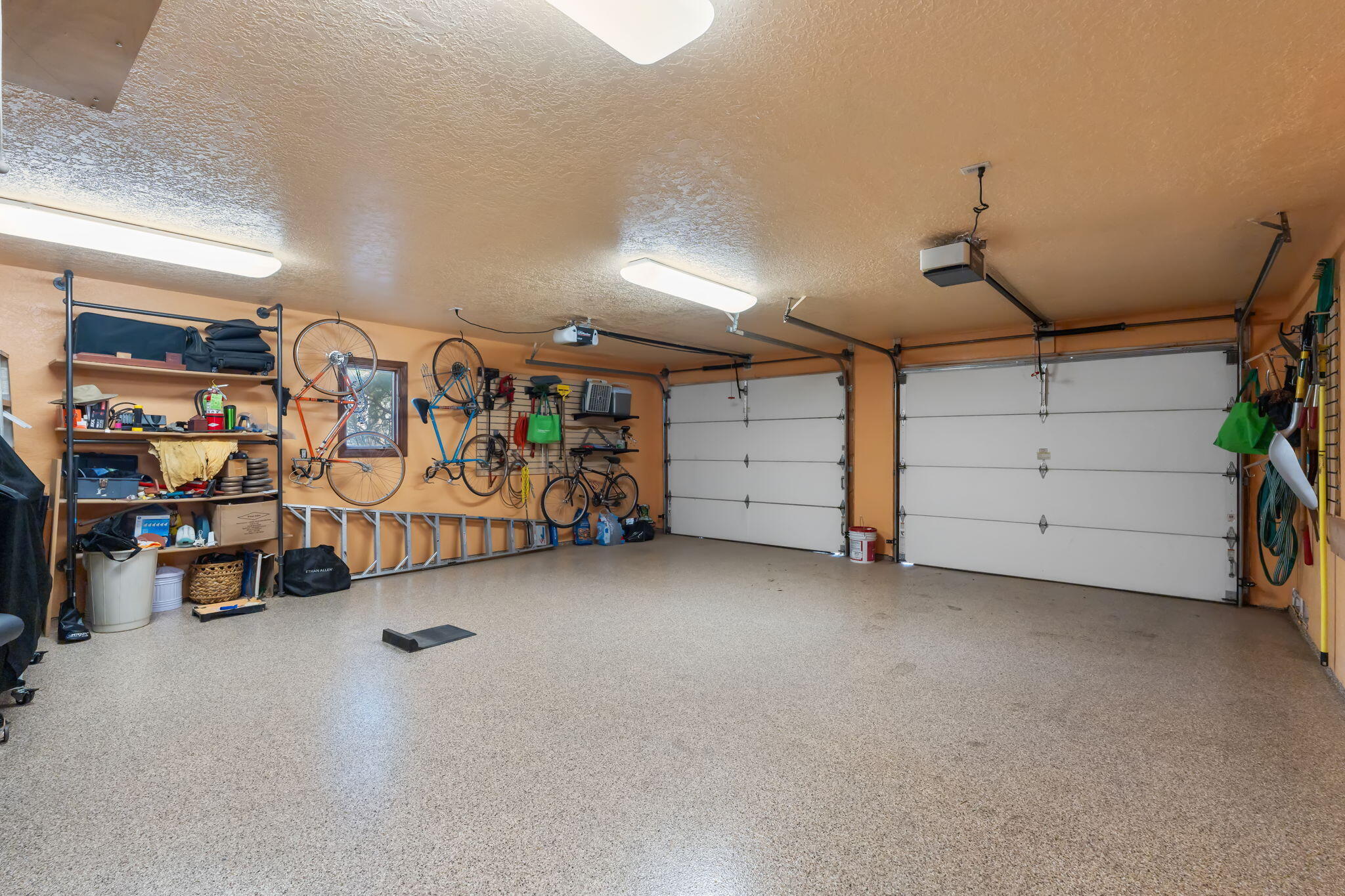 9517 SEABROOK Drive NE