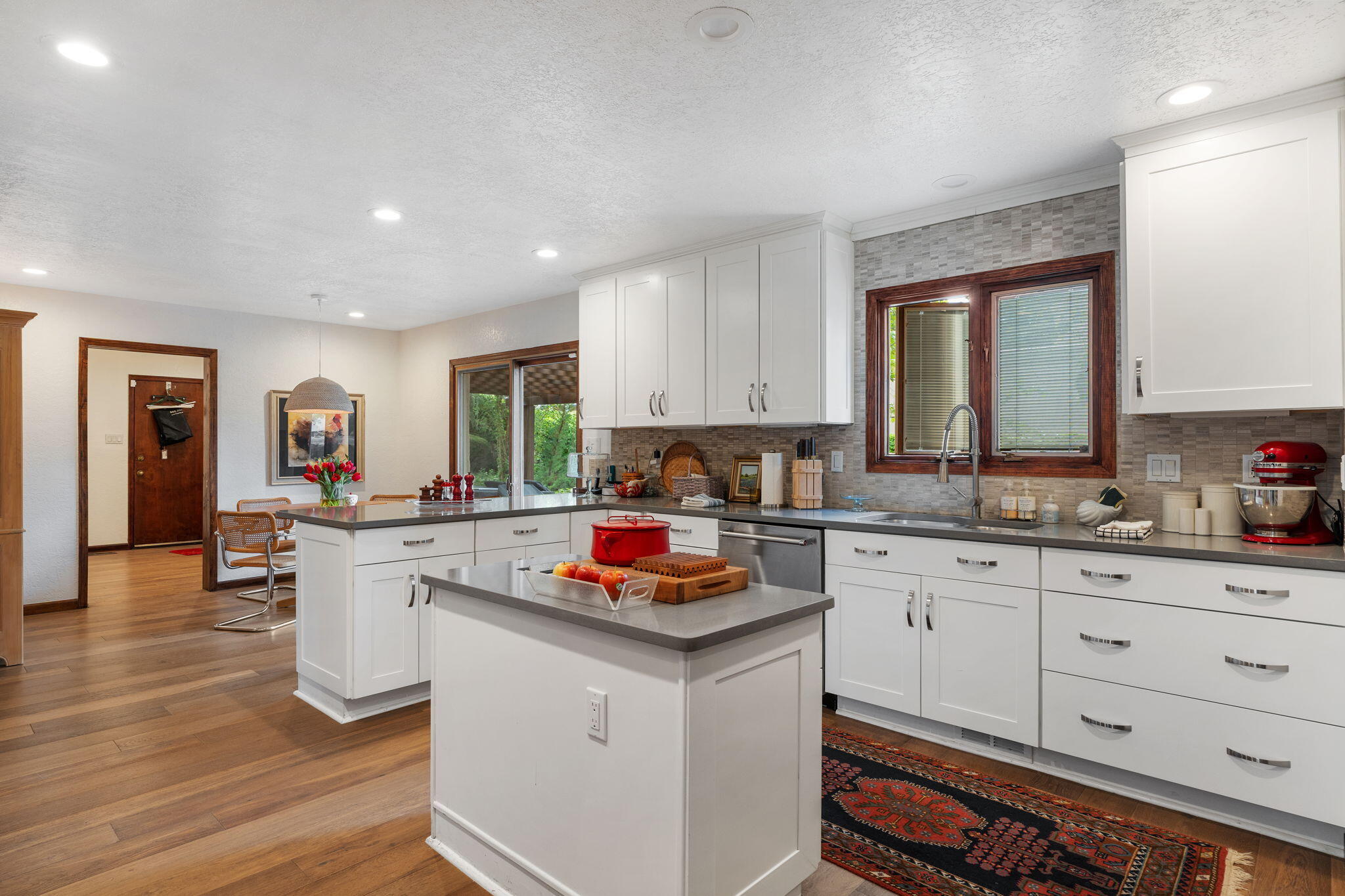 9517 SEABROOK Drive NE