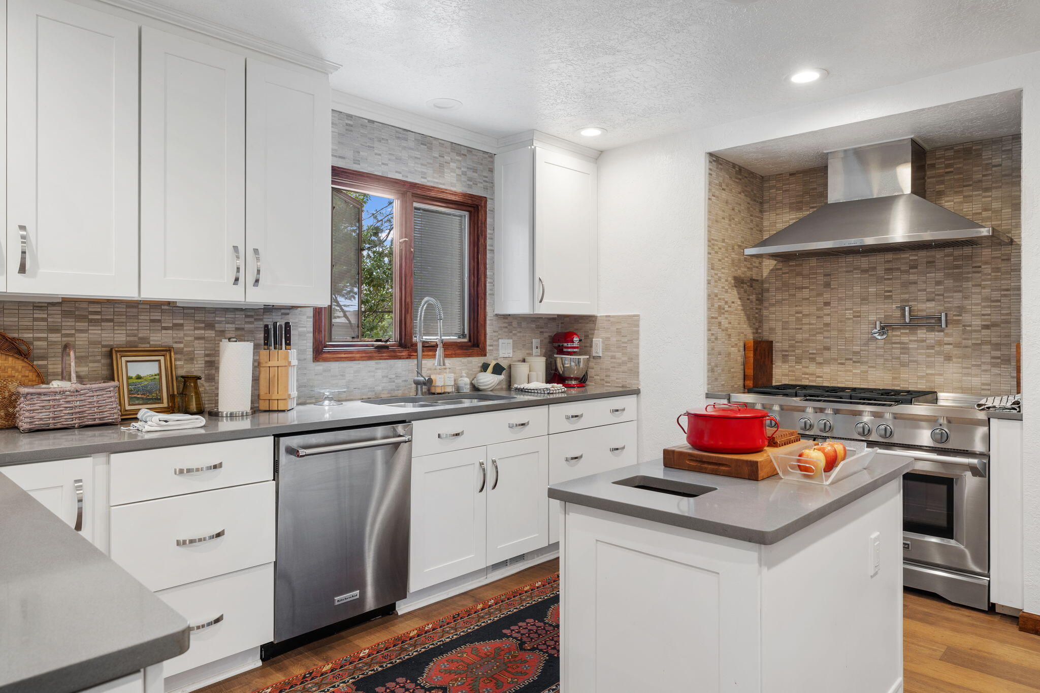 9517 SEABROOK Drive NE