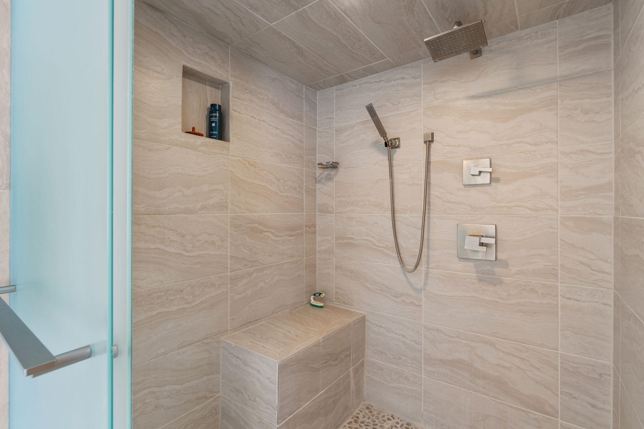 9517 SEABROOK Drive NE