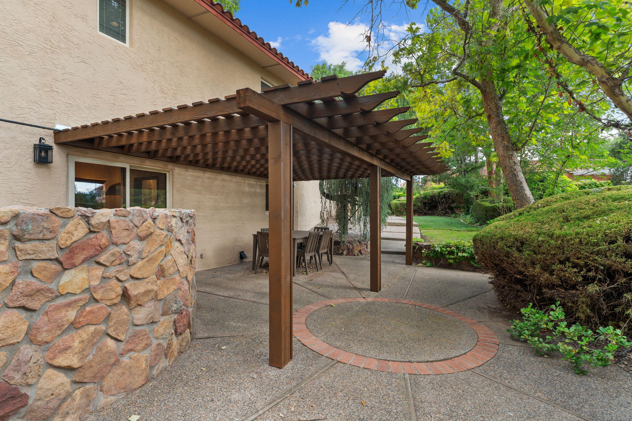 9517 SEABROOK Drive NE