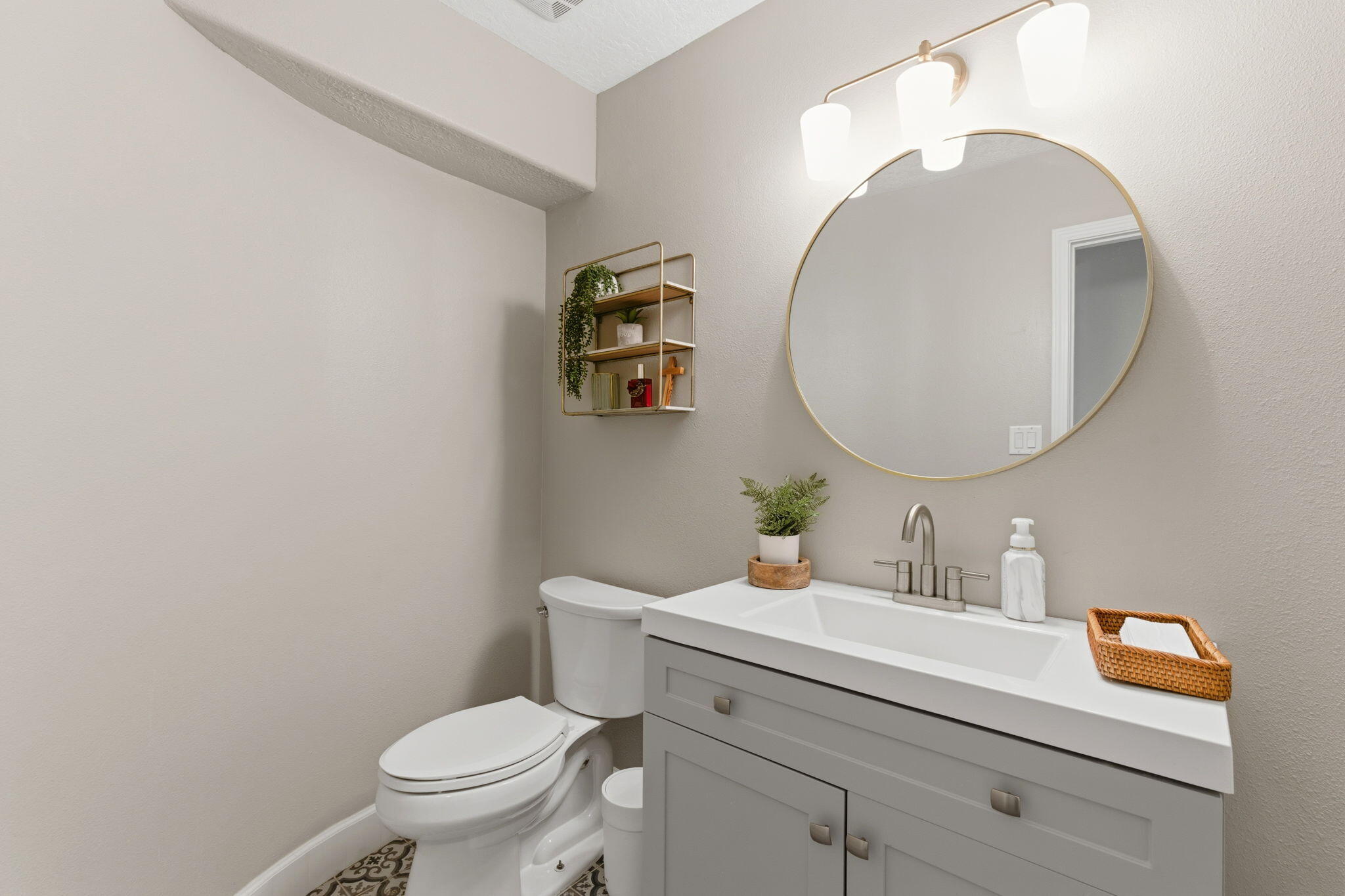 18 Tierra Monte Street NE