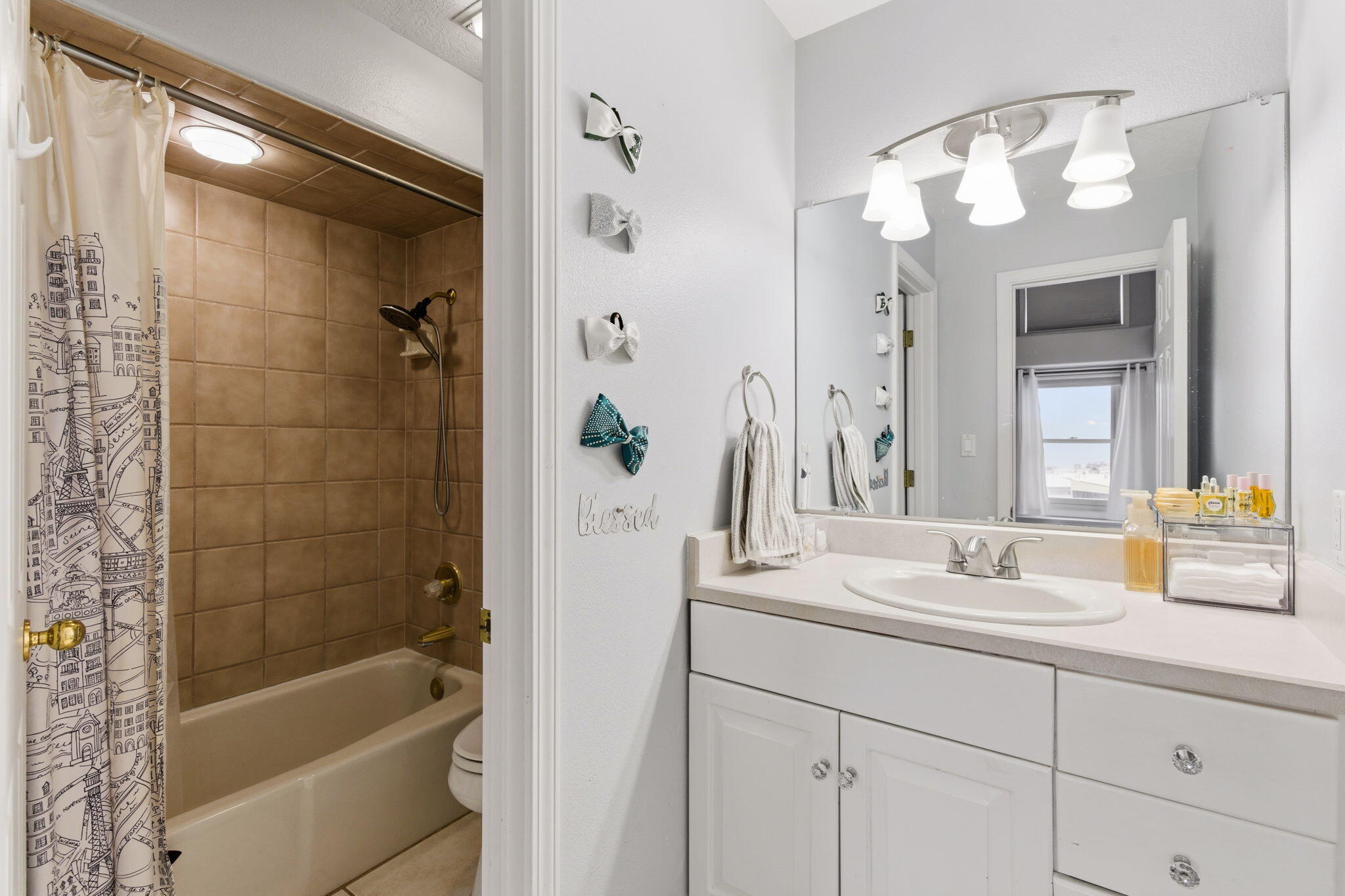 18 Tierra Monte Street NE