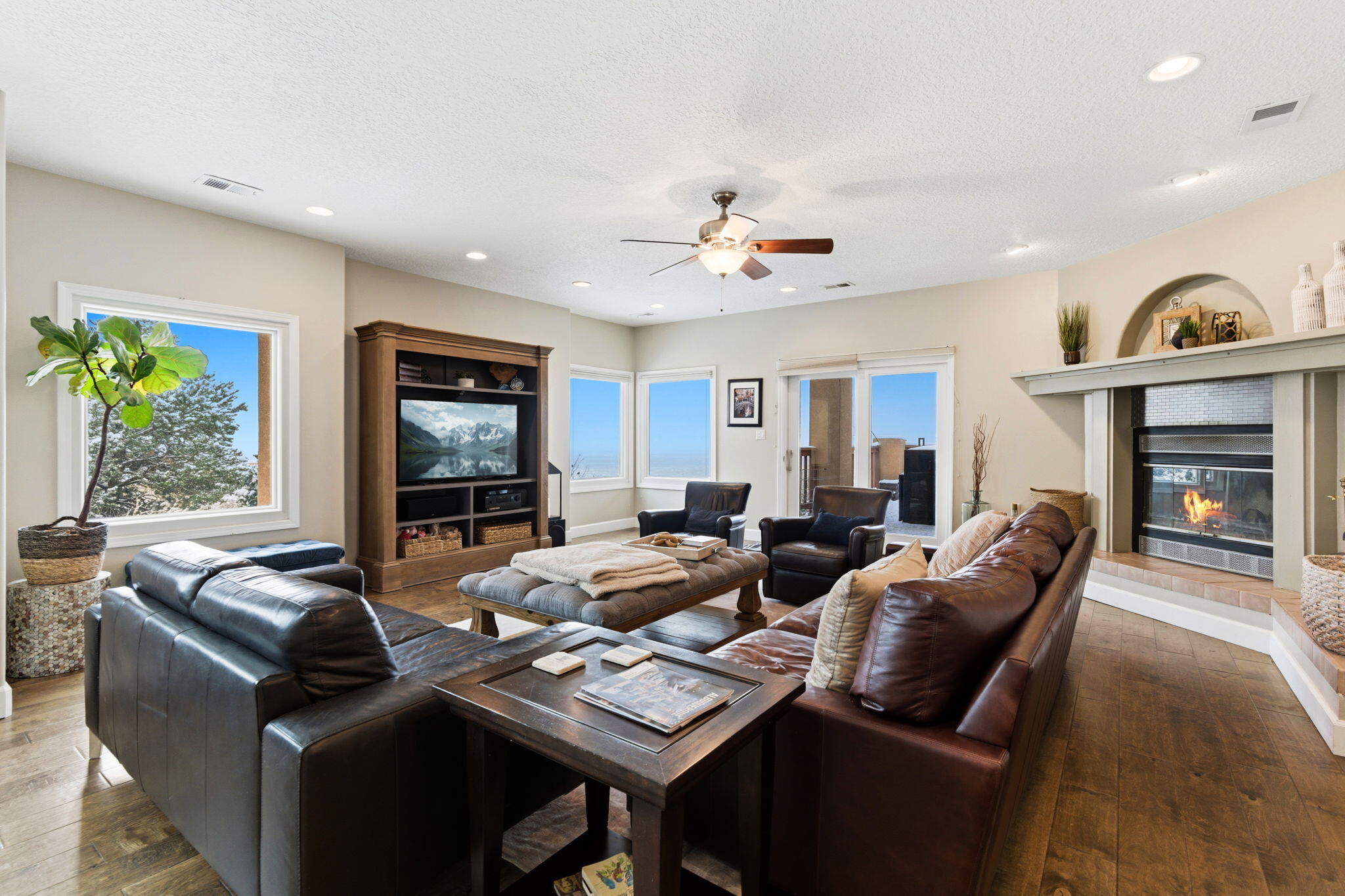 18 Tierra Monte Street NE