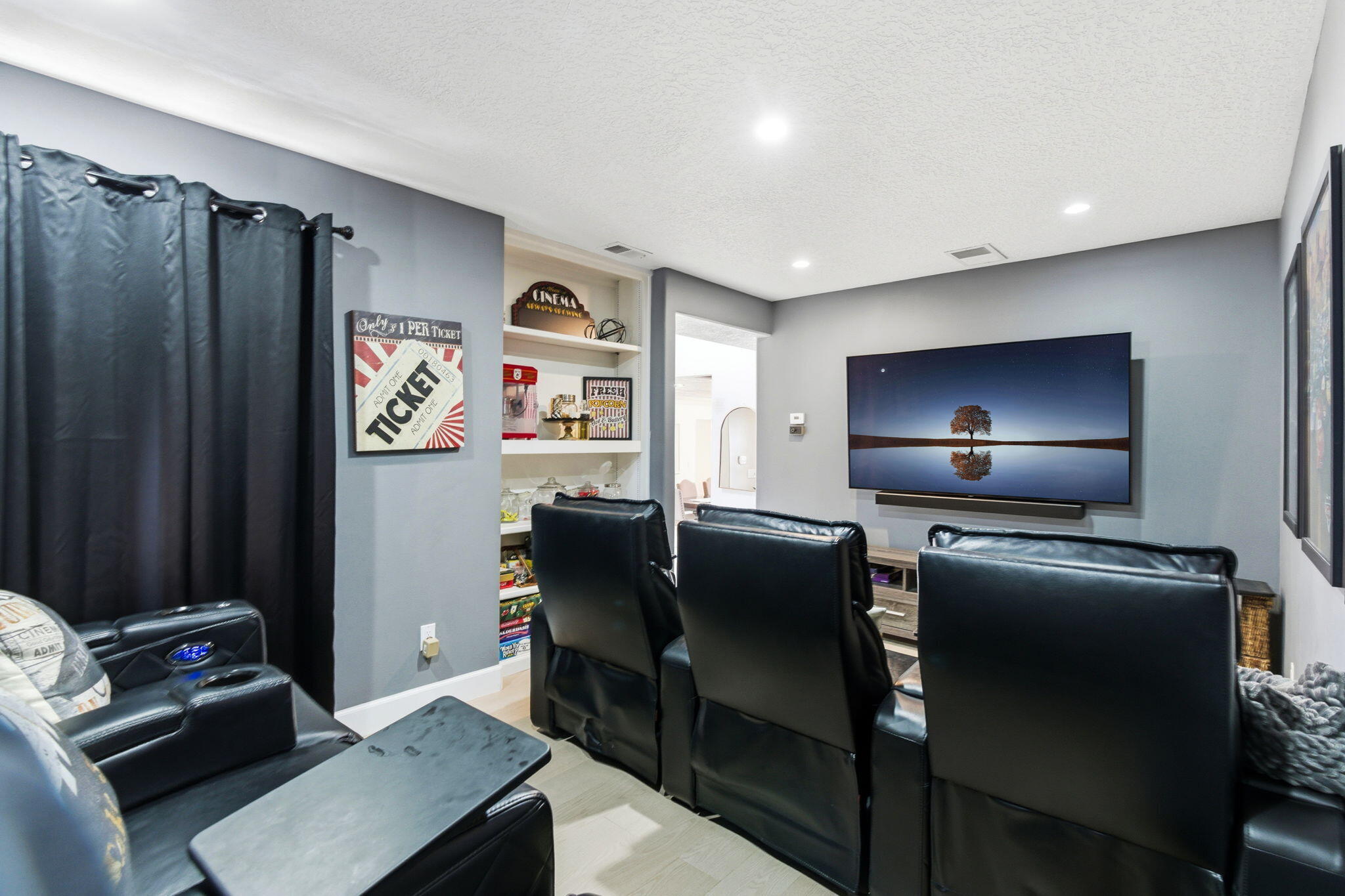 18 Tierra Monte Street NE