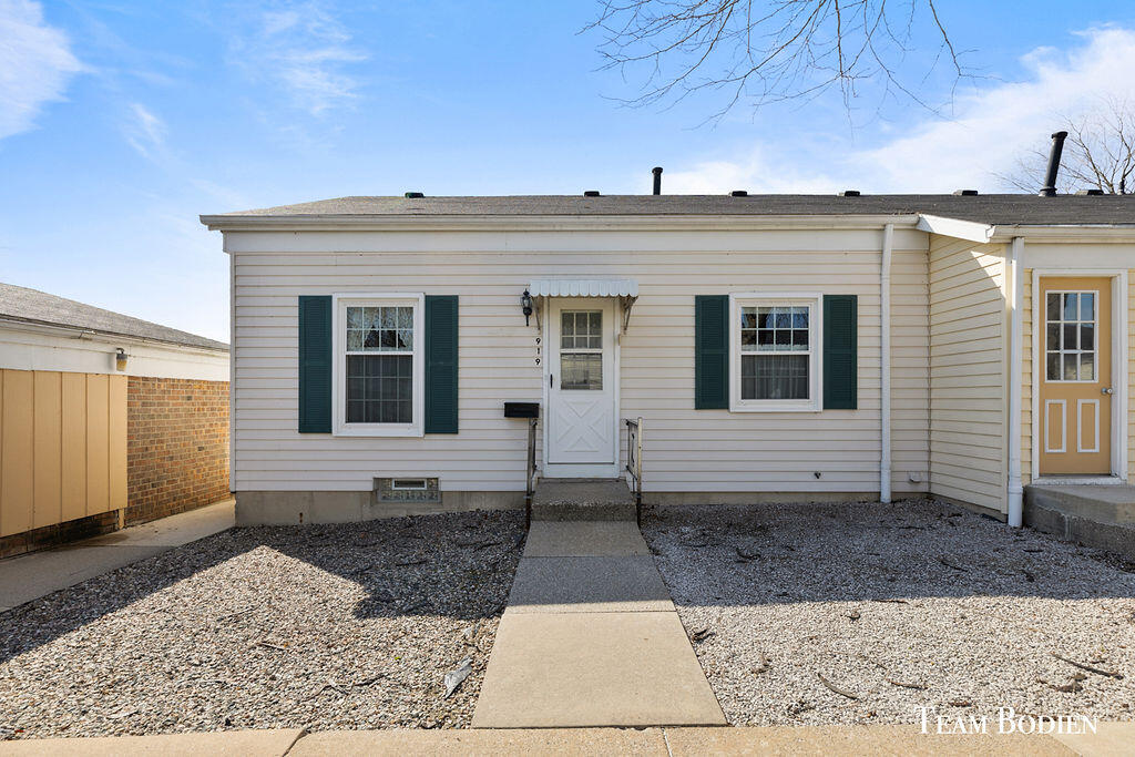 919 Village Lane