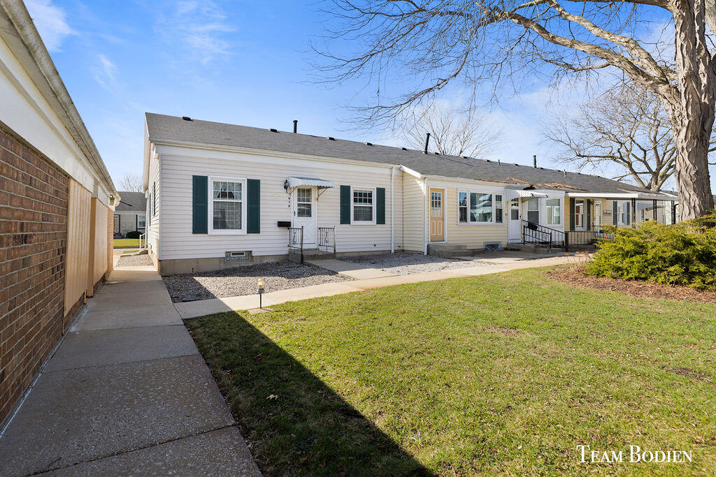 919 Village Lane