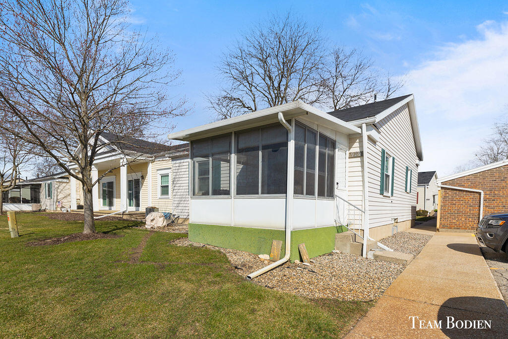 919 Village Lane