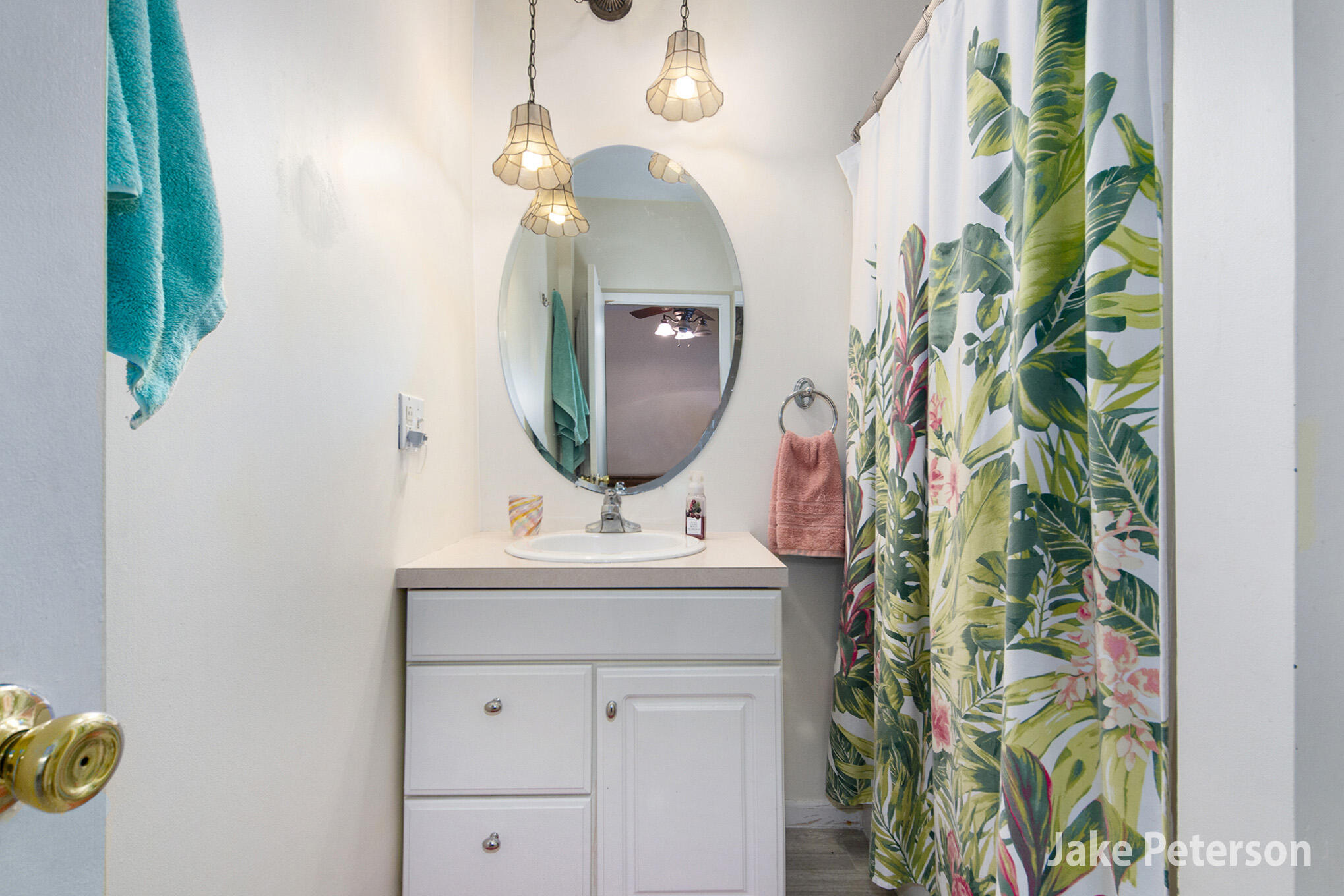 813/ 817 North Avenue